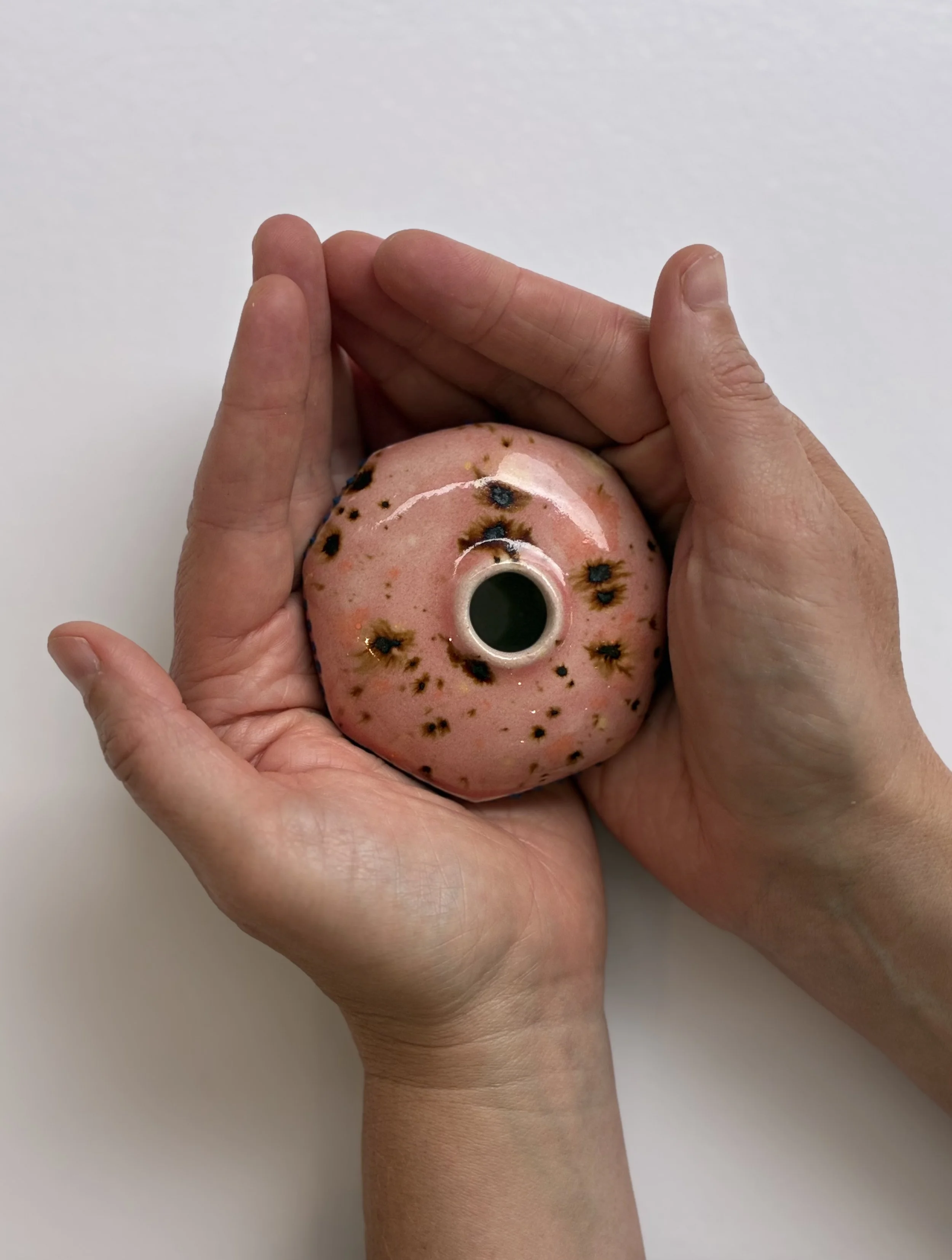 HOLDING VESSEL
