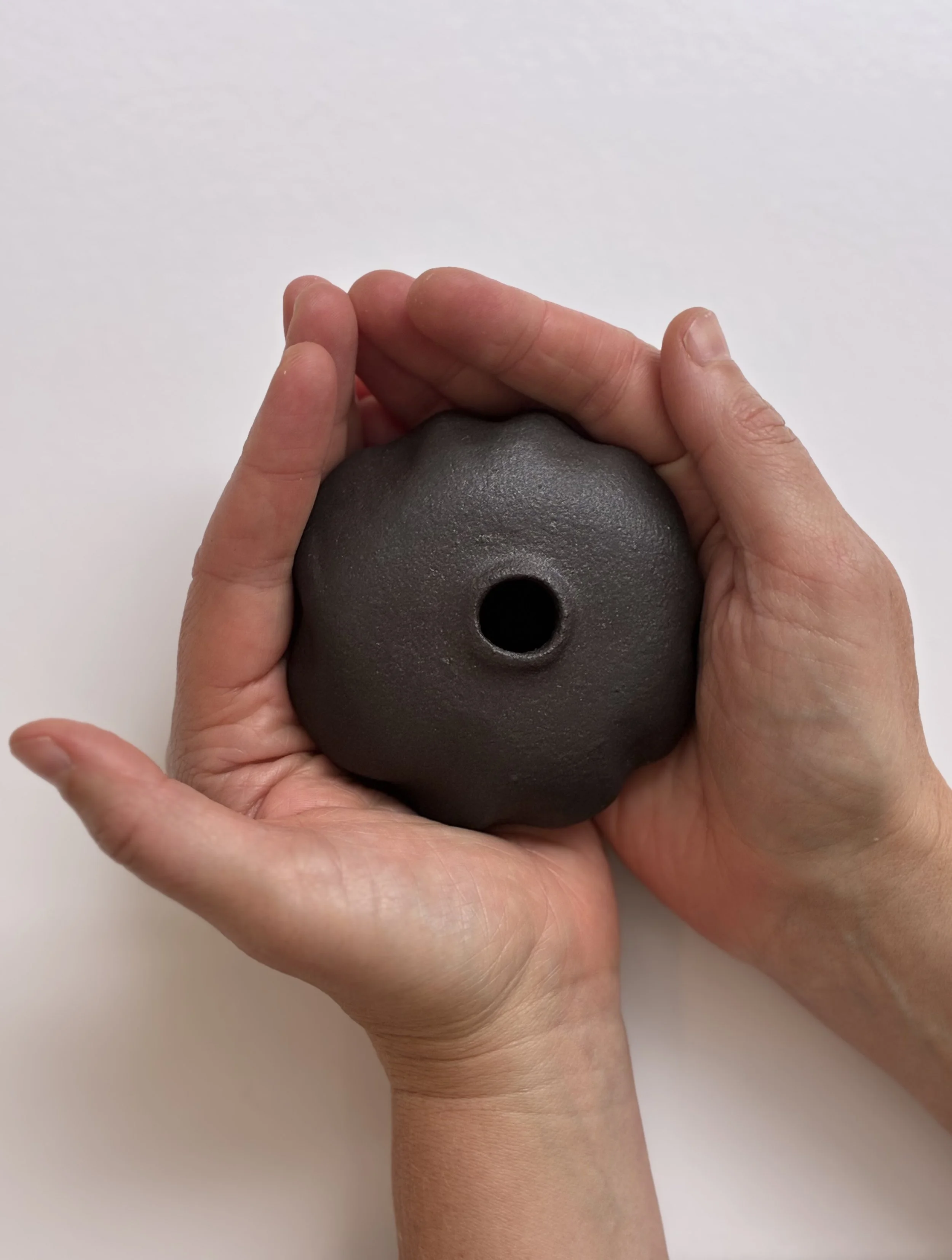 HOLDING VESSEL