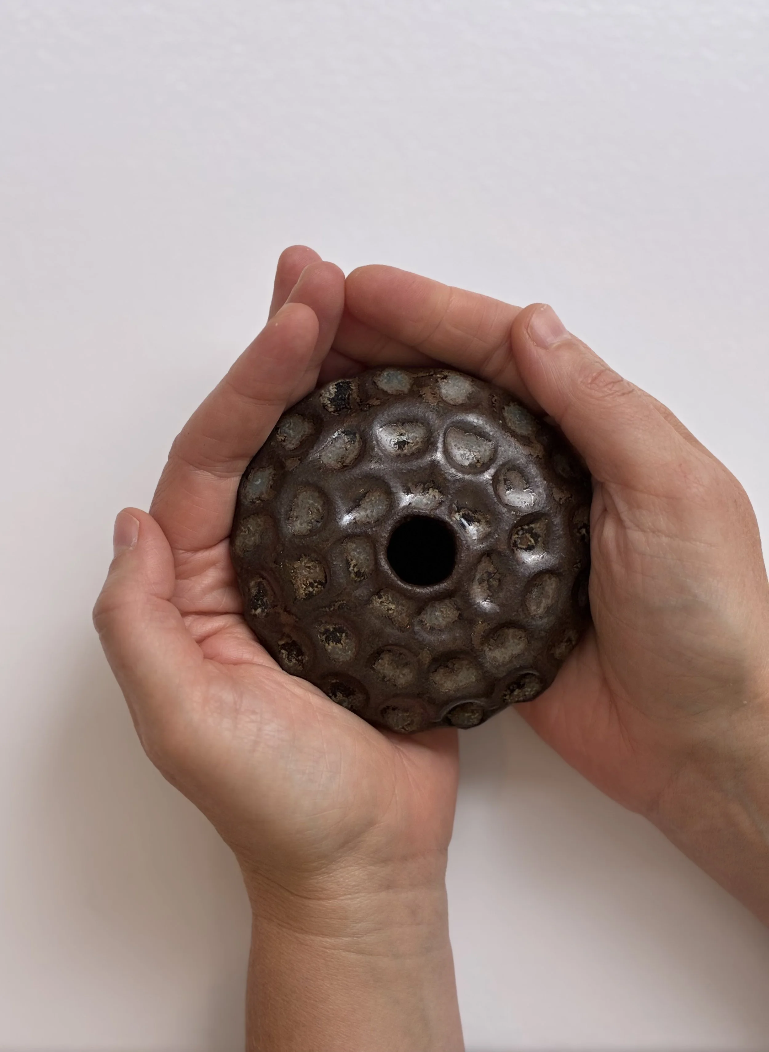 HOLDING VESSEL
