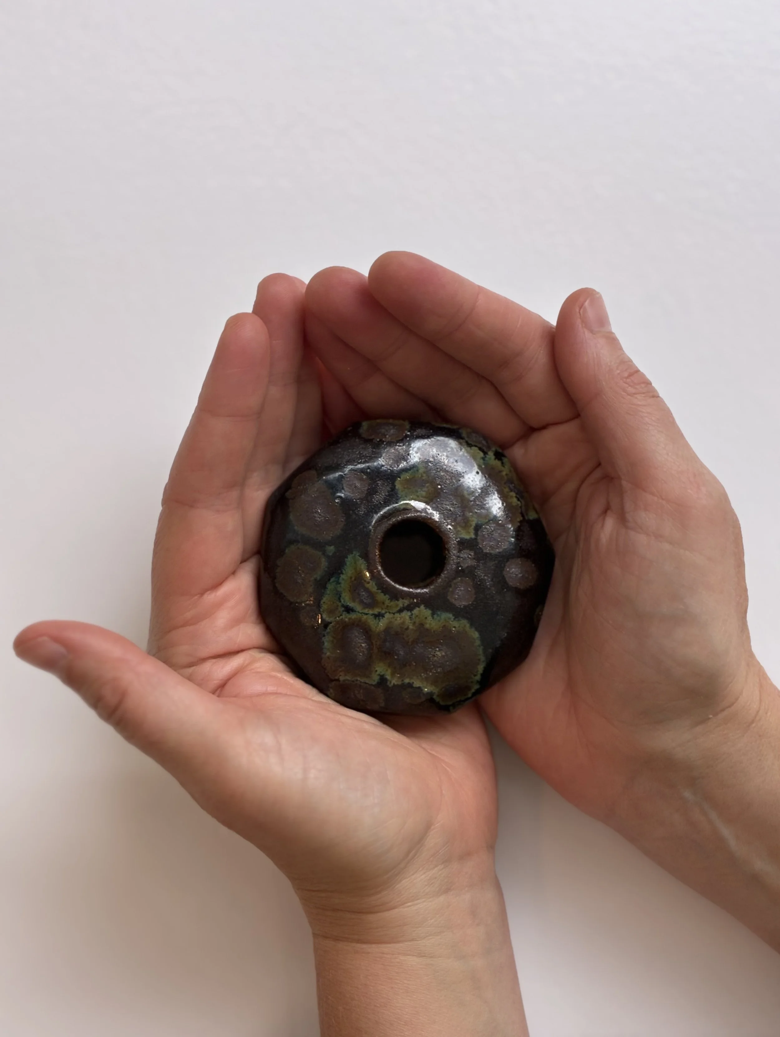 HOLDING VESSEL