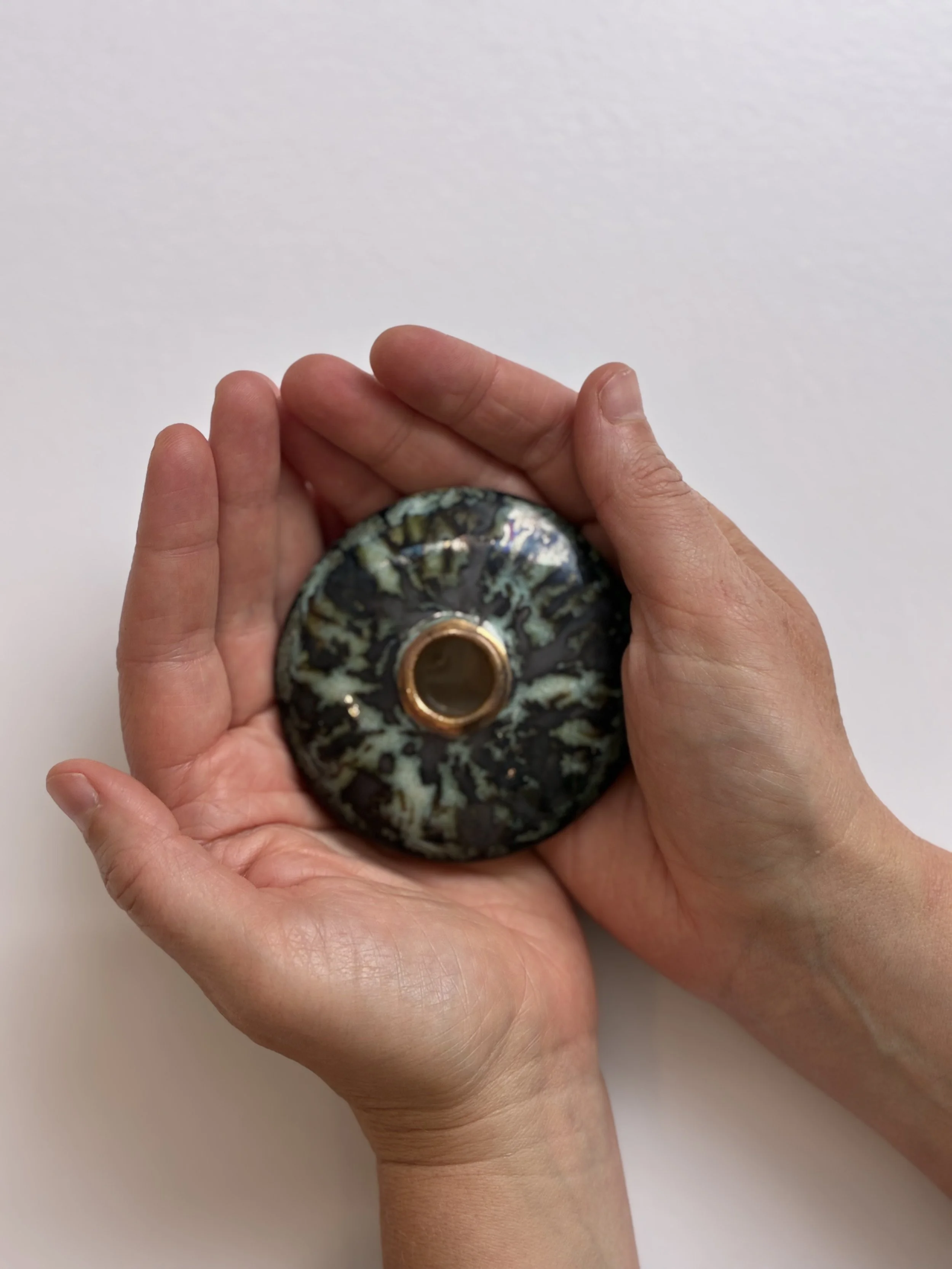 HOLDING VESSEL
