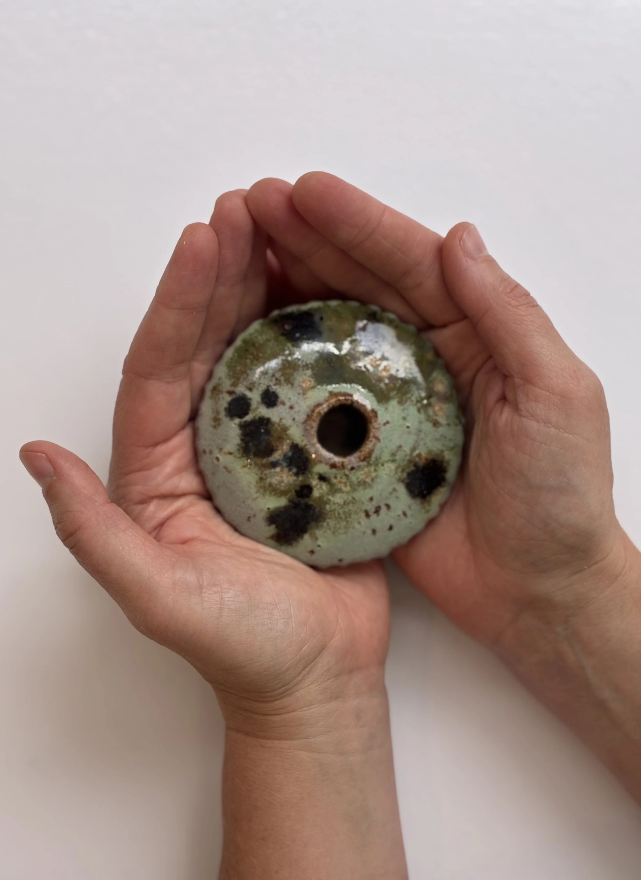 HOLDING VESSEL