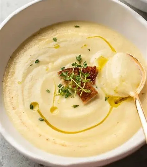 Cauliflower Soup with Crispy Garlic