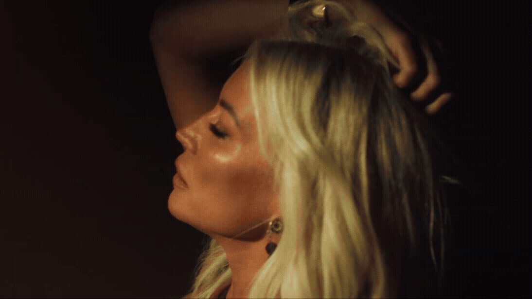 Adobe Express - YTDown.com_YouTube_Denise-Van-Outen-Discoliscious-Official_Media_7rqZtqR3w9c_001_1080p.gif