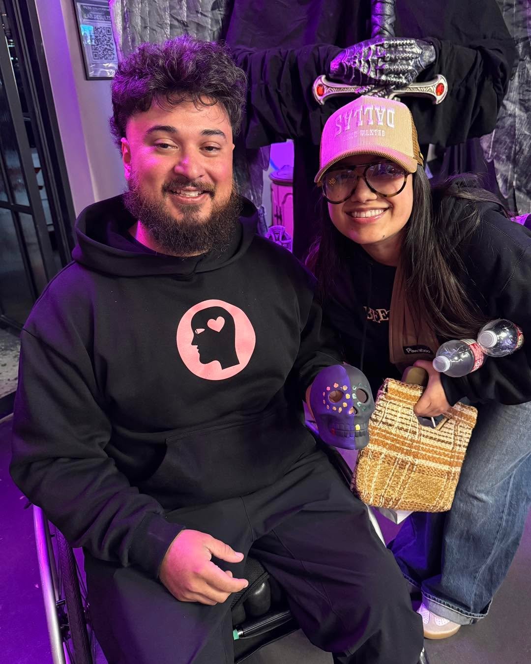 We celebrated Dia de los Muertos Thursday painting Queen Catrina and Sugar Skulls at Emerald City Lounge in Fort Worth.  #PuffAndPaintInFortWorth #PuffAndPaint #thingstodoinfortworthtx #thingstodoinfortworthtexas #thingstodoinfortworth #paintandsipfo