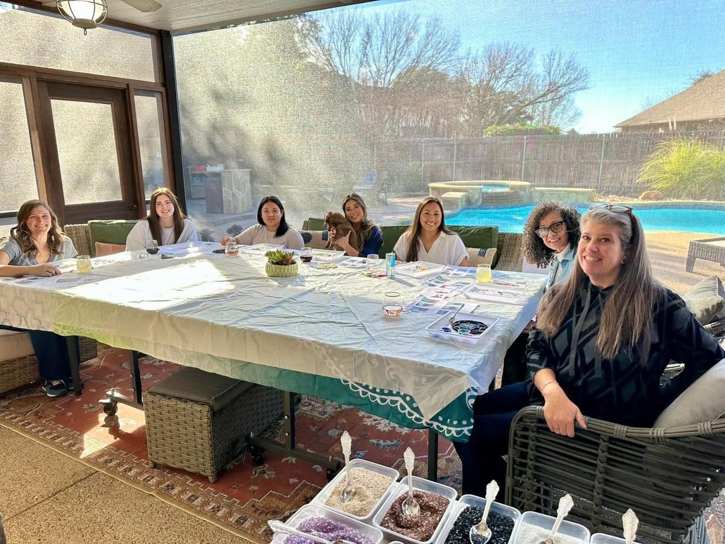 Team building with Crushed Glass Resin Art and Megan&rsquo;s team from CastleDevGroup.com. 

#cowtownpaints #mobilepaintparty #thingstodoinfortworth #paintandsip #paintandsipfortworth #fortworthevents #fortwortheventsplanner
