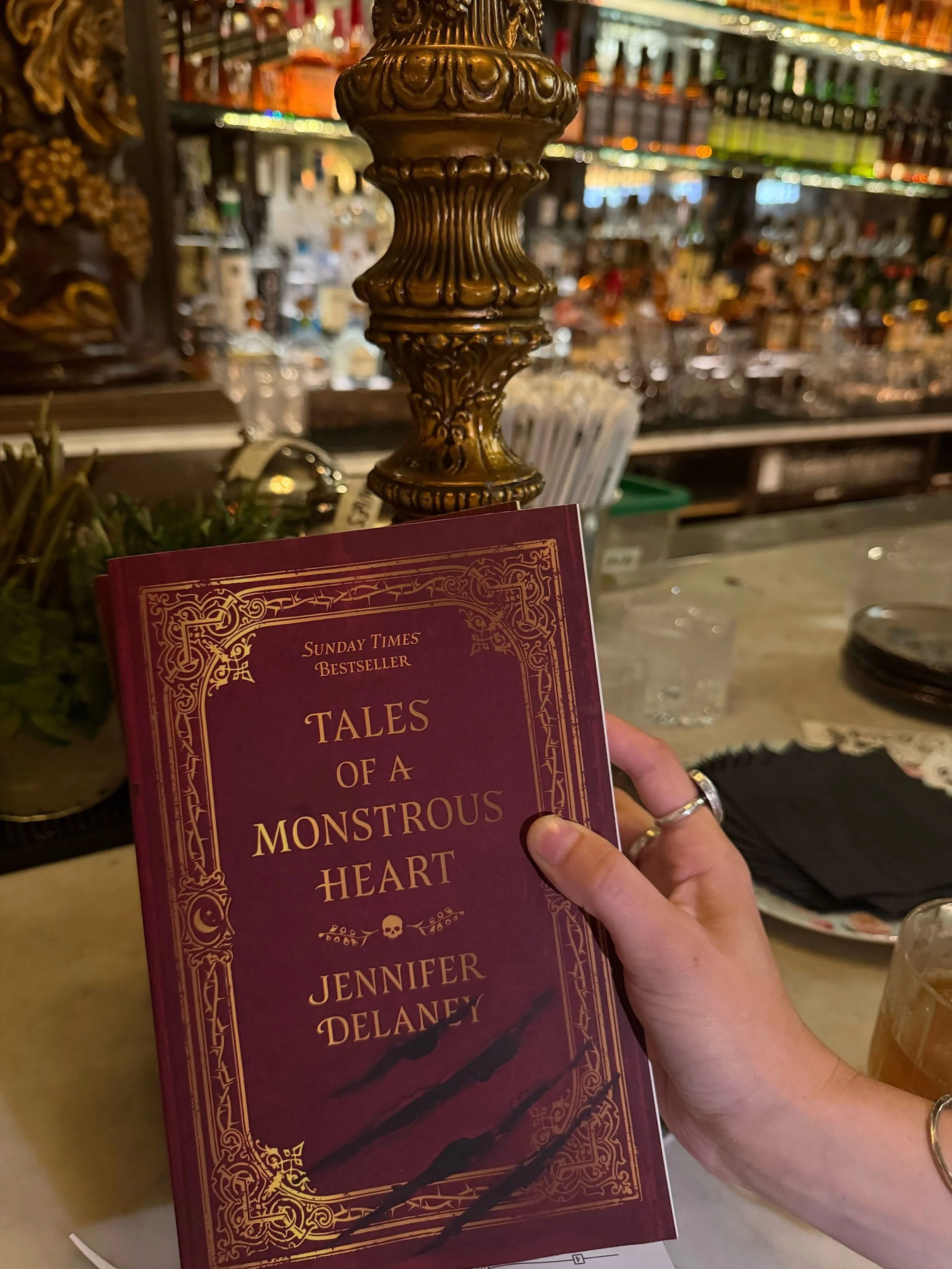 What a lovely evening at @oscarwildenyc! 🥂📖

Thank you to everyone who joined us yesterday to celebrate the release of TALES OF A TREACHEROUS FATE by @jenniferdelaneyauthor 

From delightful drinks to engaging conversations, it was a night to remem