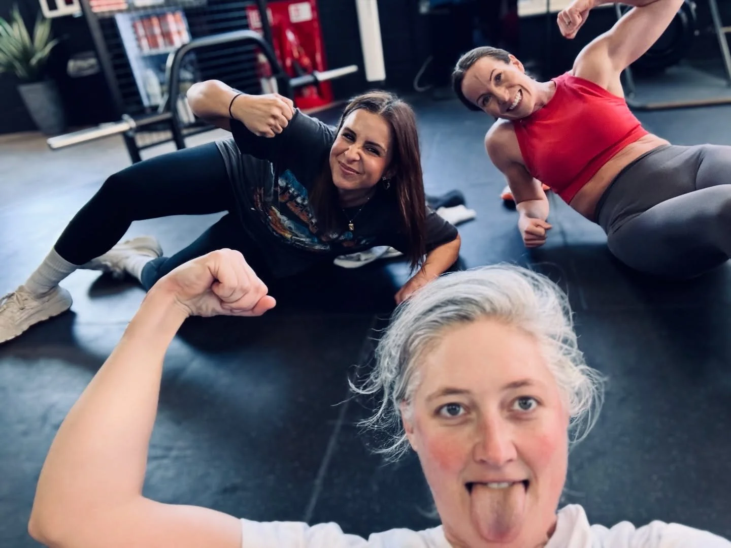 The year of the &ldquo;furious &amp; jacked&rdquo; (@kylacobblercomedy) We are checked in&rdquo; @foundryfit Richmond.

Let&rsquo;s go @_sarah_awad @roz.morgan.904 &amp; @zainab_shather