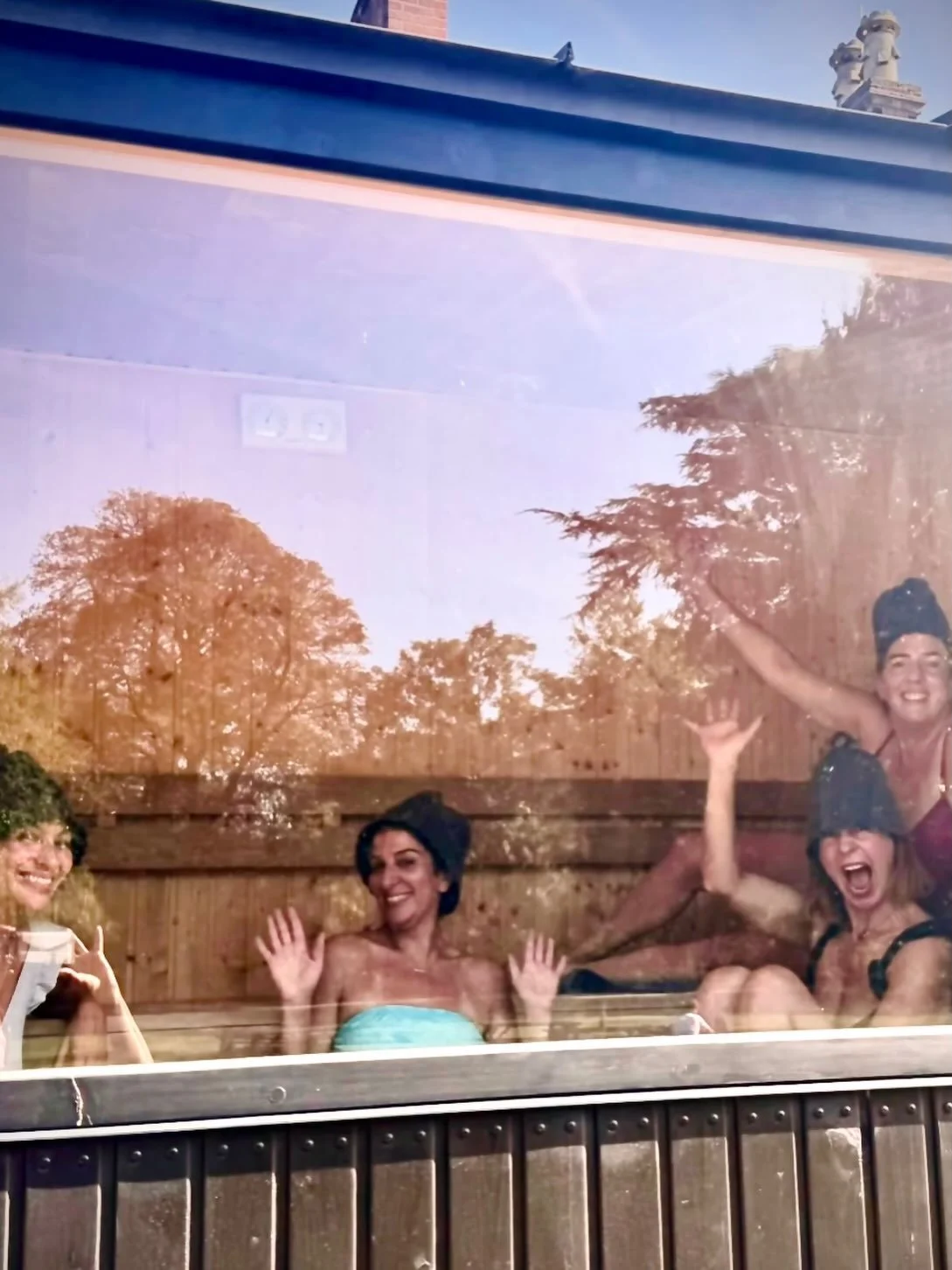 POV: you finally managed to get all your friends to the sauna.
These times are the best to unwind and share moments with your loved ones with no screens, no distractions just quality time and space. 
#sauna #friends #saunatime