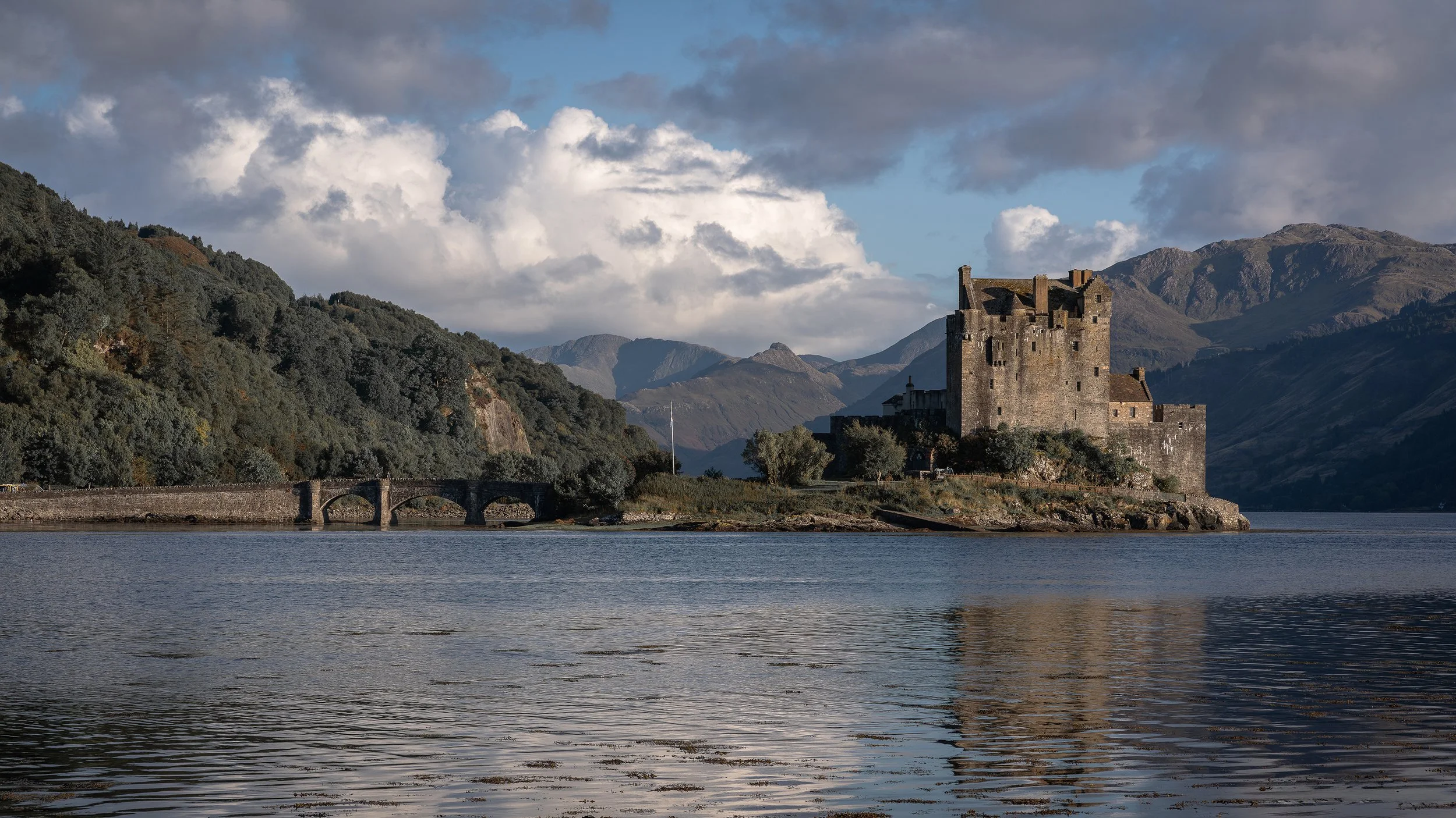 Classic Eilean Donan Castle.jpg