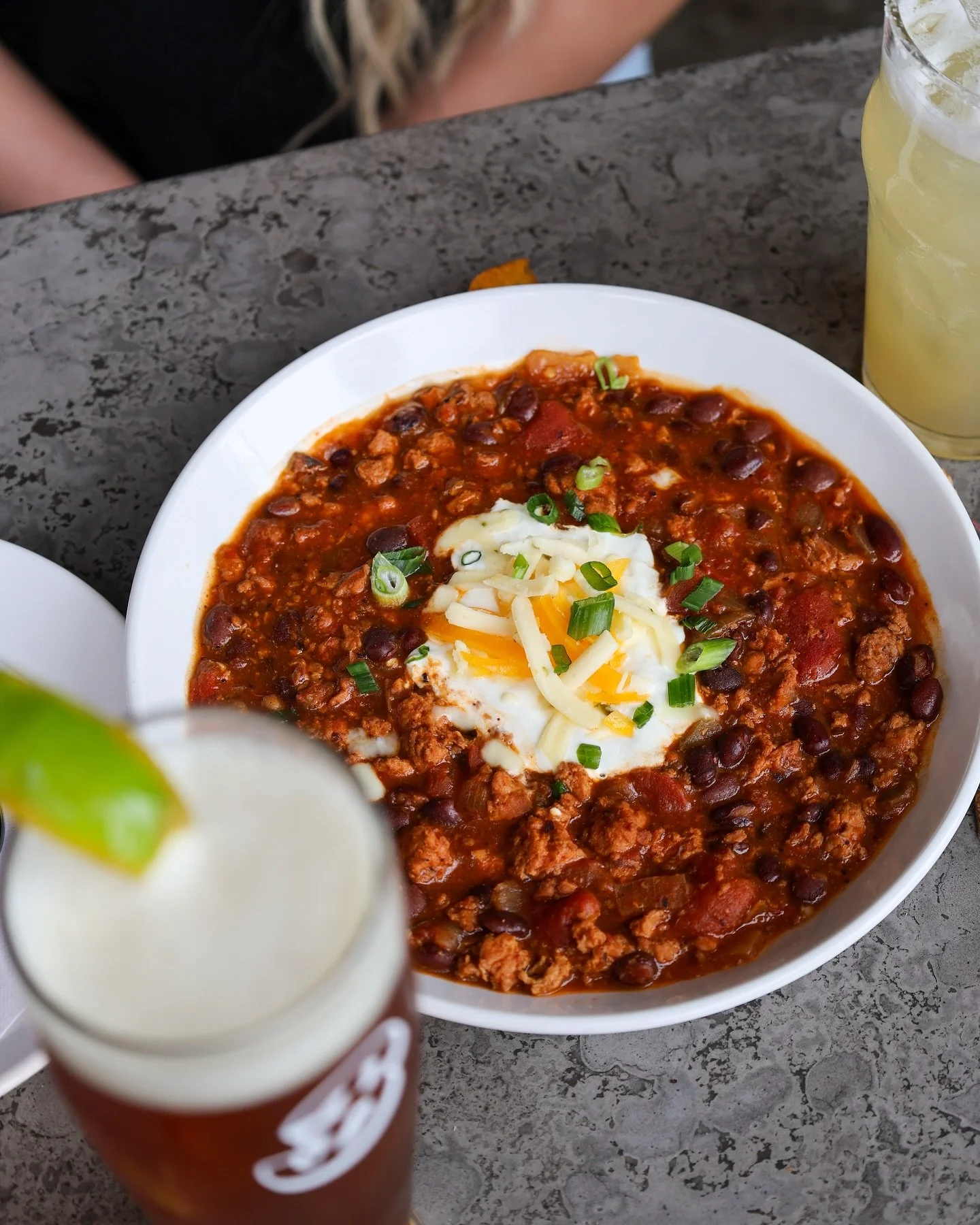 Savor the season.🍂🔥 Nothing beats a chilly fall night by the fire with friends, a hearty bowl of chili, and a brew to match.

BLACK BEAN CHICKEN CHILI
bell peppers, onions, tomatoes, guajillo peppers, sour cream, green onion, cheese blend

This is 