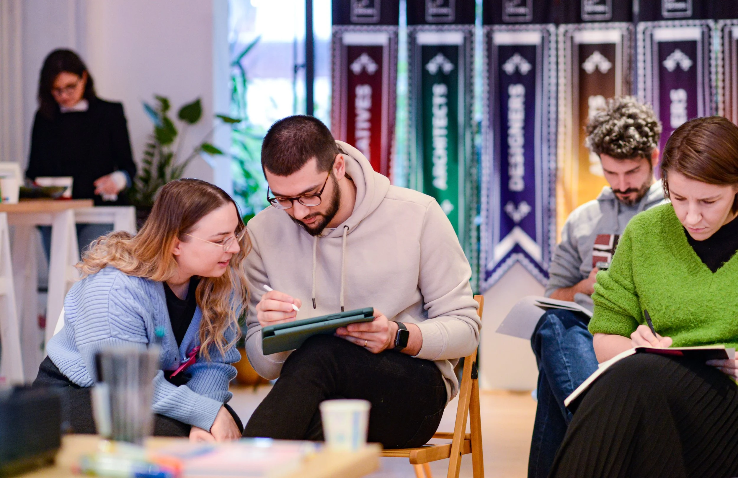 Facilitator guiding a team discussion