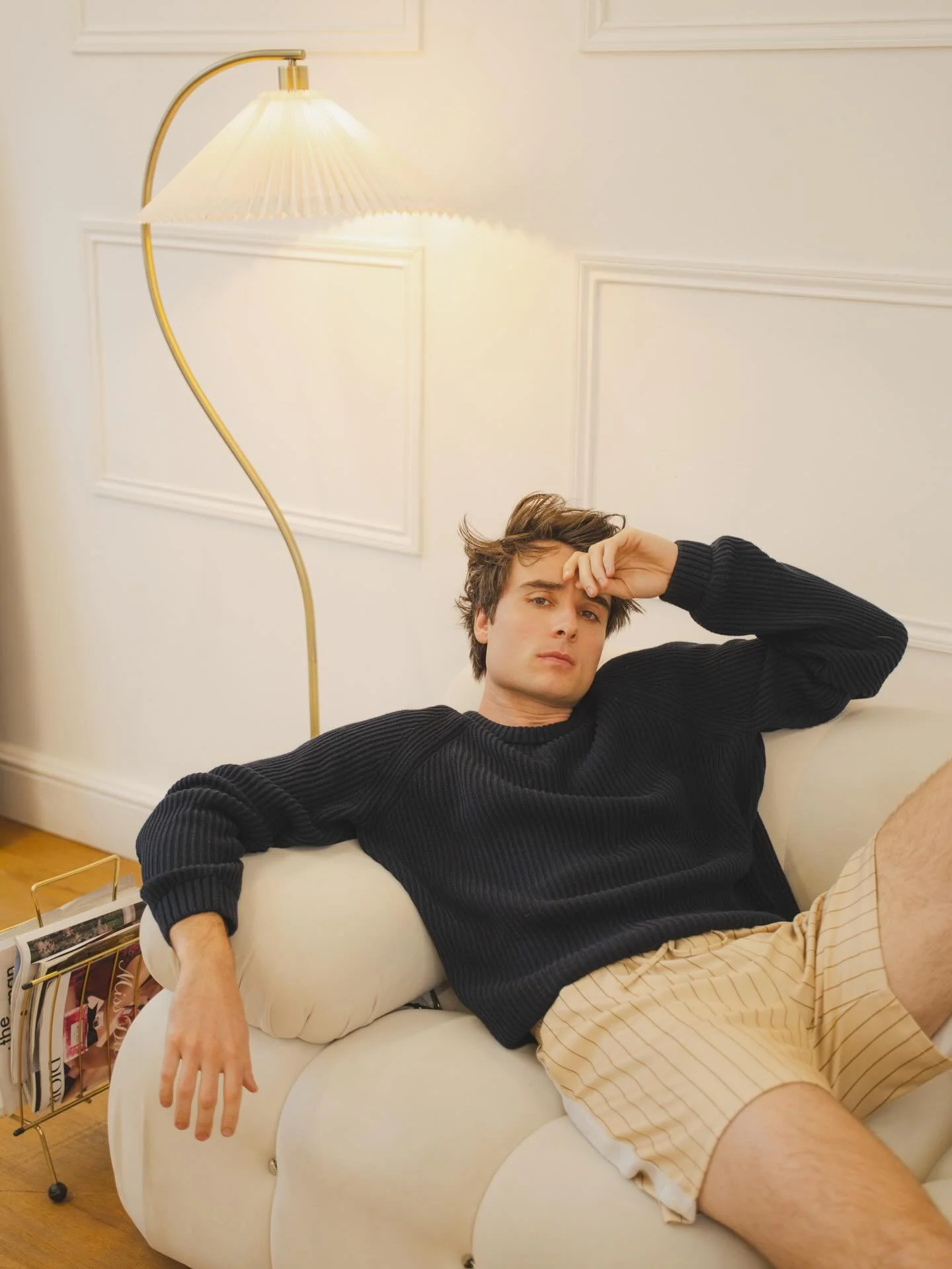 From the bustling sets of Bridgerton to the quiet solitude of writing music as Modern Oli, actor and singer-songwriter Oli Higginson moves fluidly between collaboration and introspection. Trained on some of the UK&rsquo;s most prestigious stages, he 