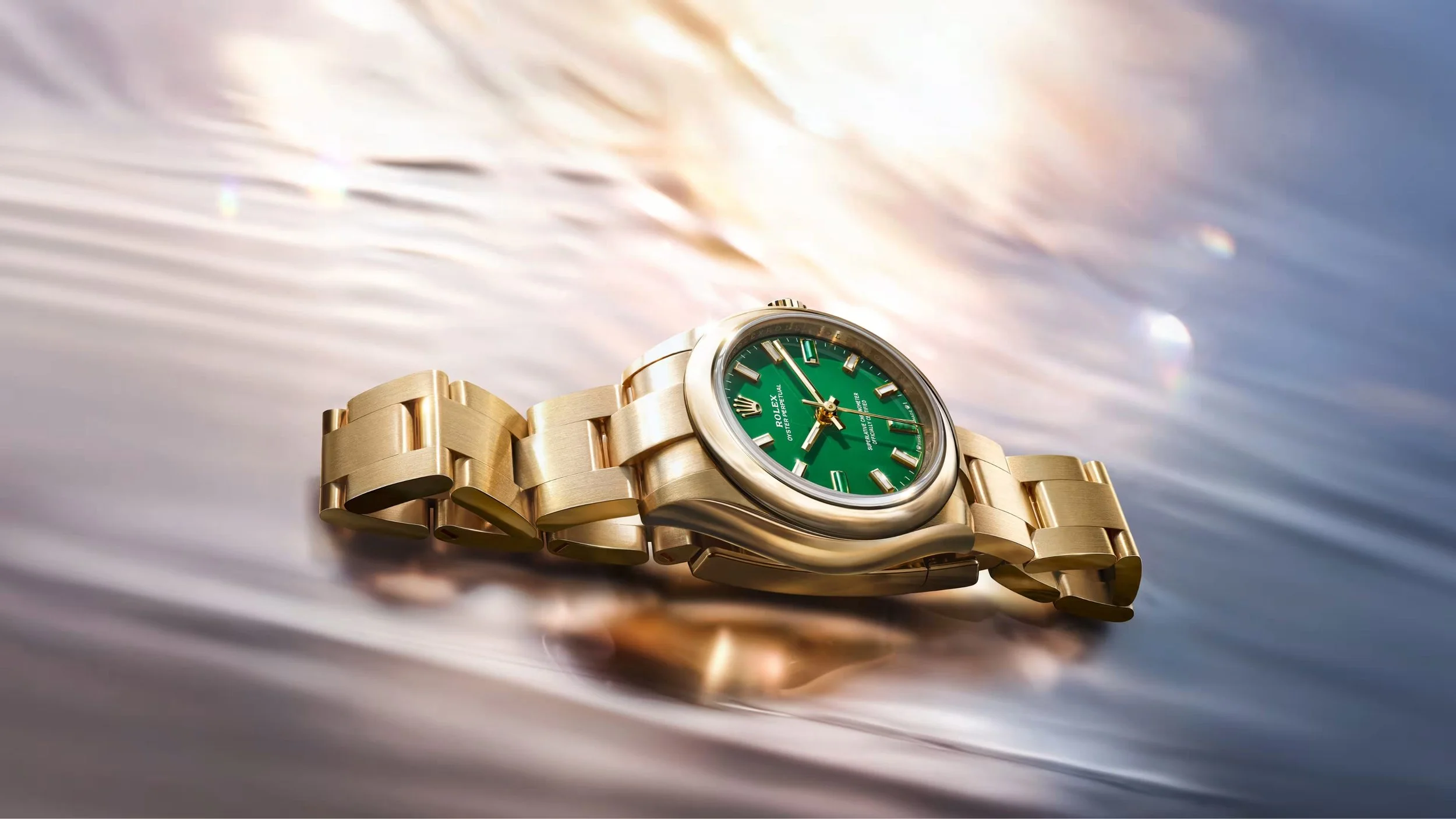 rolex-new-watches-2026-the-oyster-perpetual-28-roller-loop-m276208-0002-beauty-shot-laying-pop-in.jpg