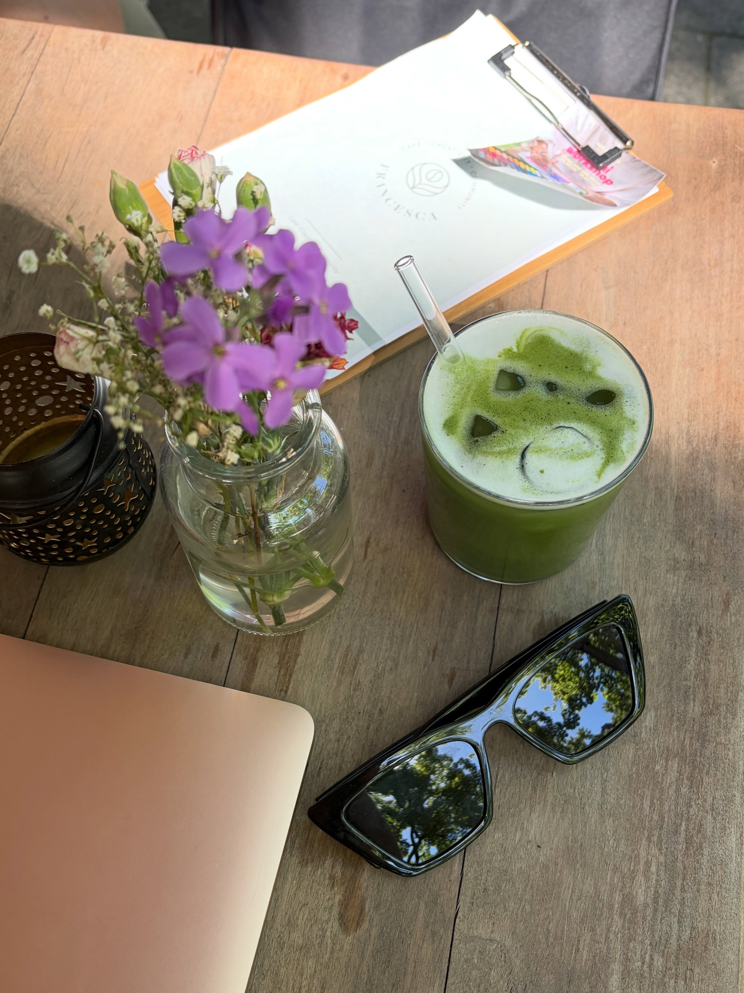 Sunny days are for Iced Matcha Latte 🧊☀️ Kommt vorbei und genie&szlig;t auf unserer Terrasse Iced Getr&auml;nke und Aperitifs. Ab jetzt jeden Donnerstag bis Samstag auch bis 20 Uhr.