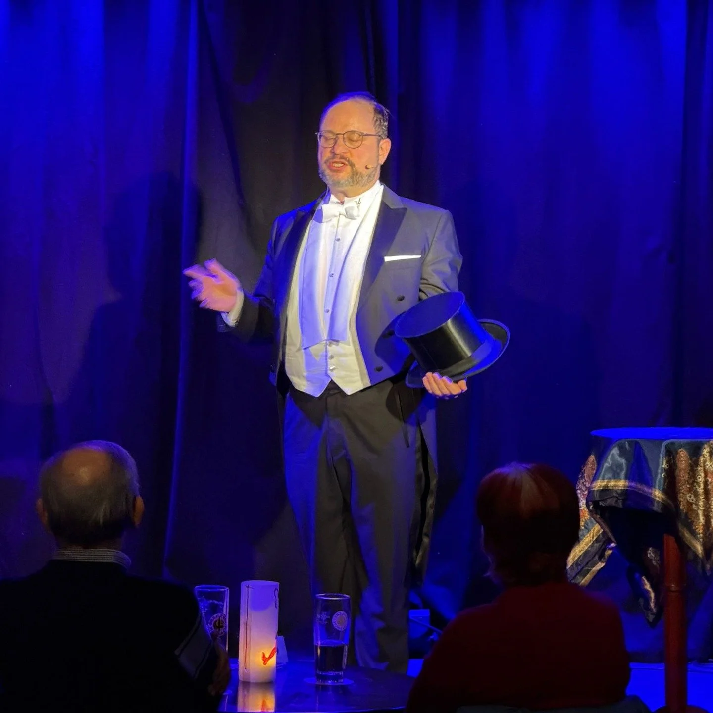 Gestern habe ich mein neues Solo "Abend der Wundert" erstmals au&szlig;erhalb von K&ouml;ln gespielt, n&auml;mlich in der Drehleier in M&uuml;nchen. Es war in jeder Hinsicht zauberhaft! 😊