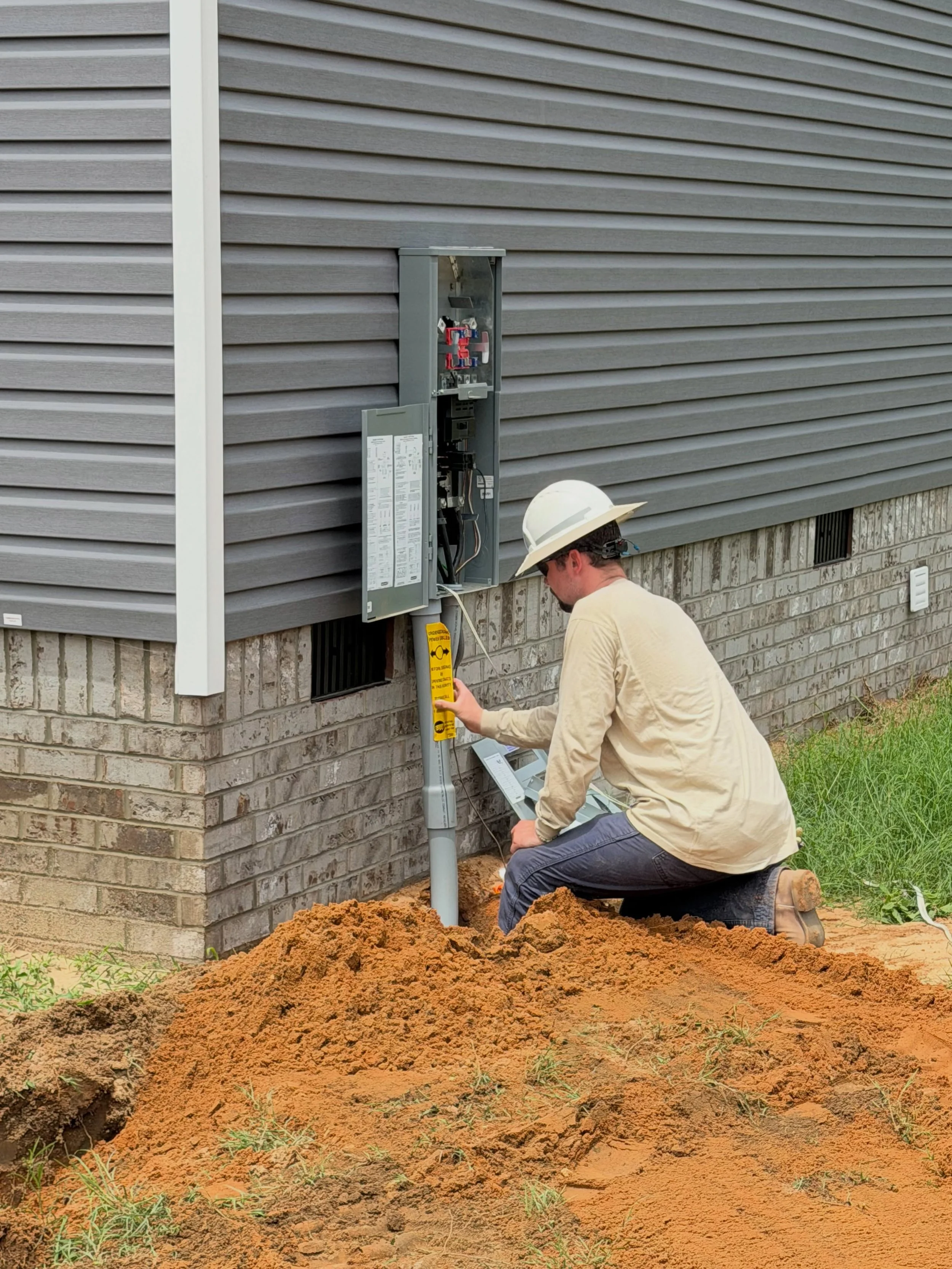 Another big step completed at 328 Ballard Drive! 

⚡️ This week, Aiken Electric Co Op was on site running electrical service, and the lines are being buried for a cleaner finished look.

With staging complete and utilities coming together, this home 