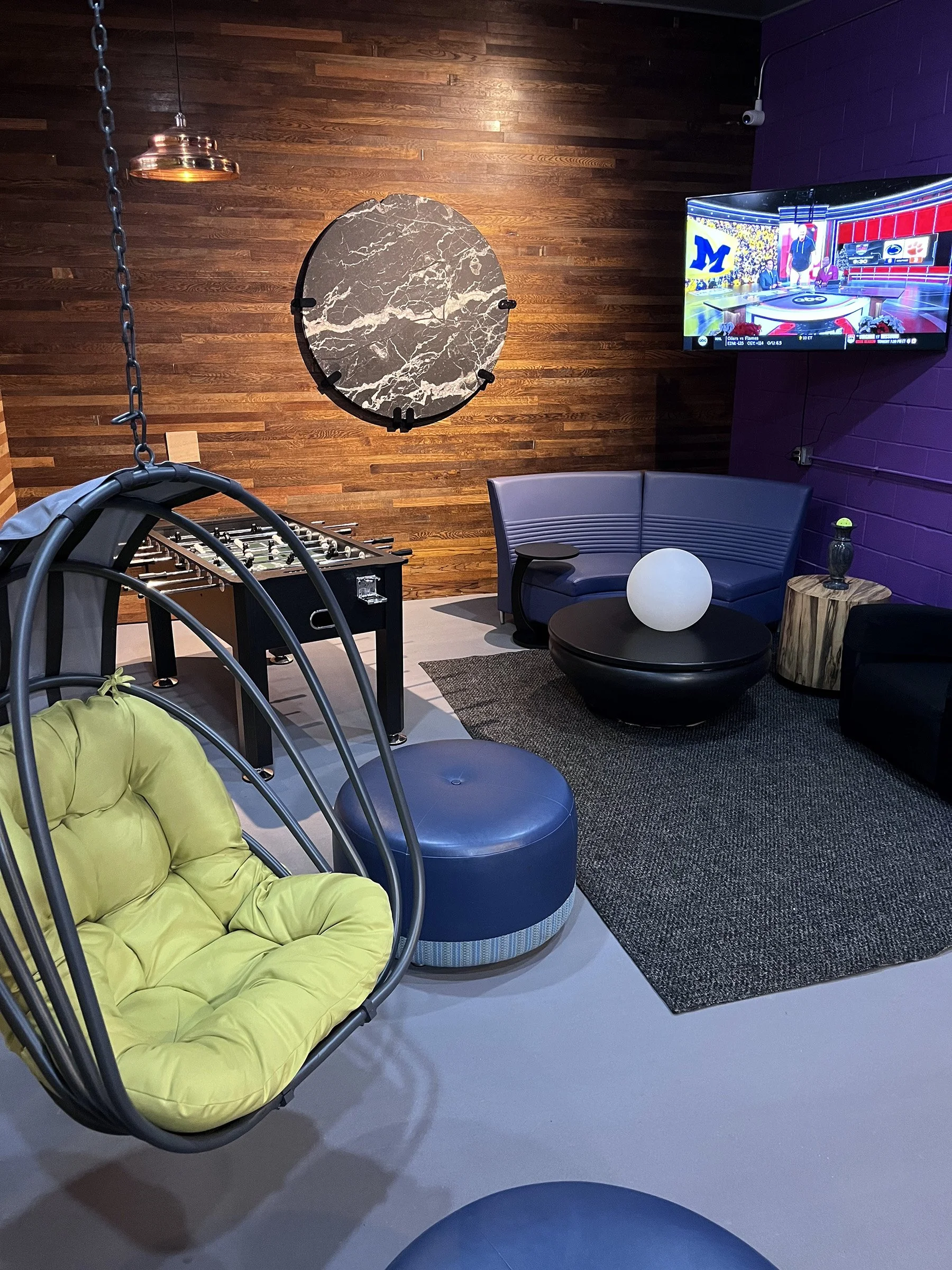 Lounge with customizable TVs