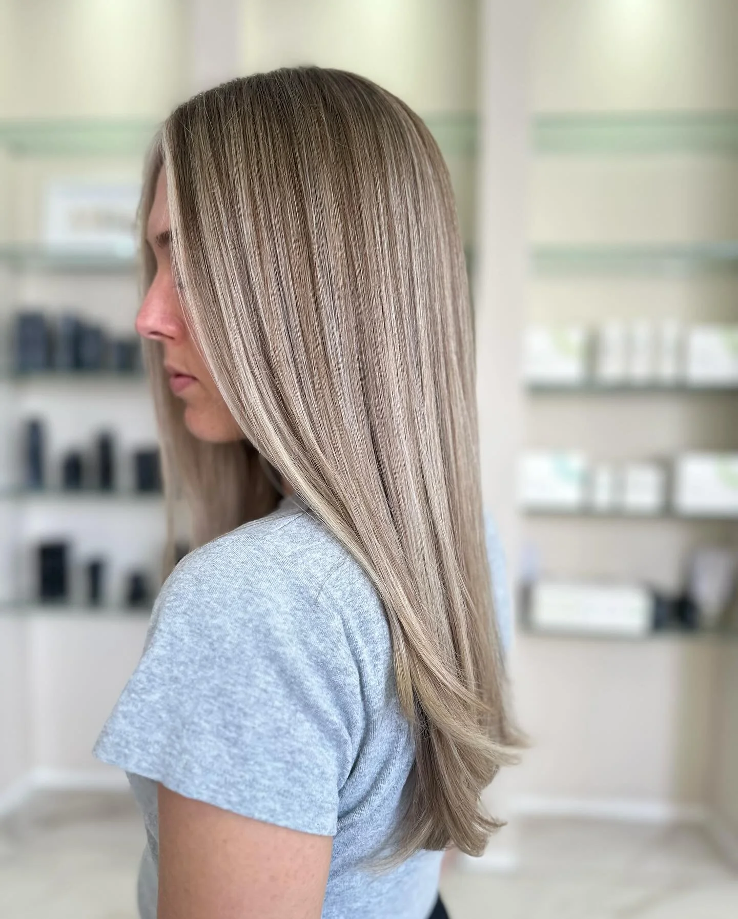 ✨ What a seamless blonde looks like at The Coloroom 😍 Thanks to L&rsquo;ANZA Hair Color, our blondes are soft, shiny, and absolutely gorgeous &mdash; every time. 💛

The holidays are around the corner and our books are filling fast &mdash; only a fe