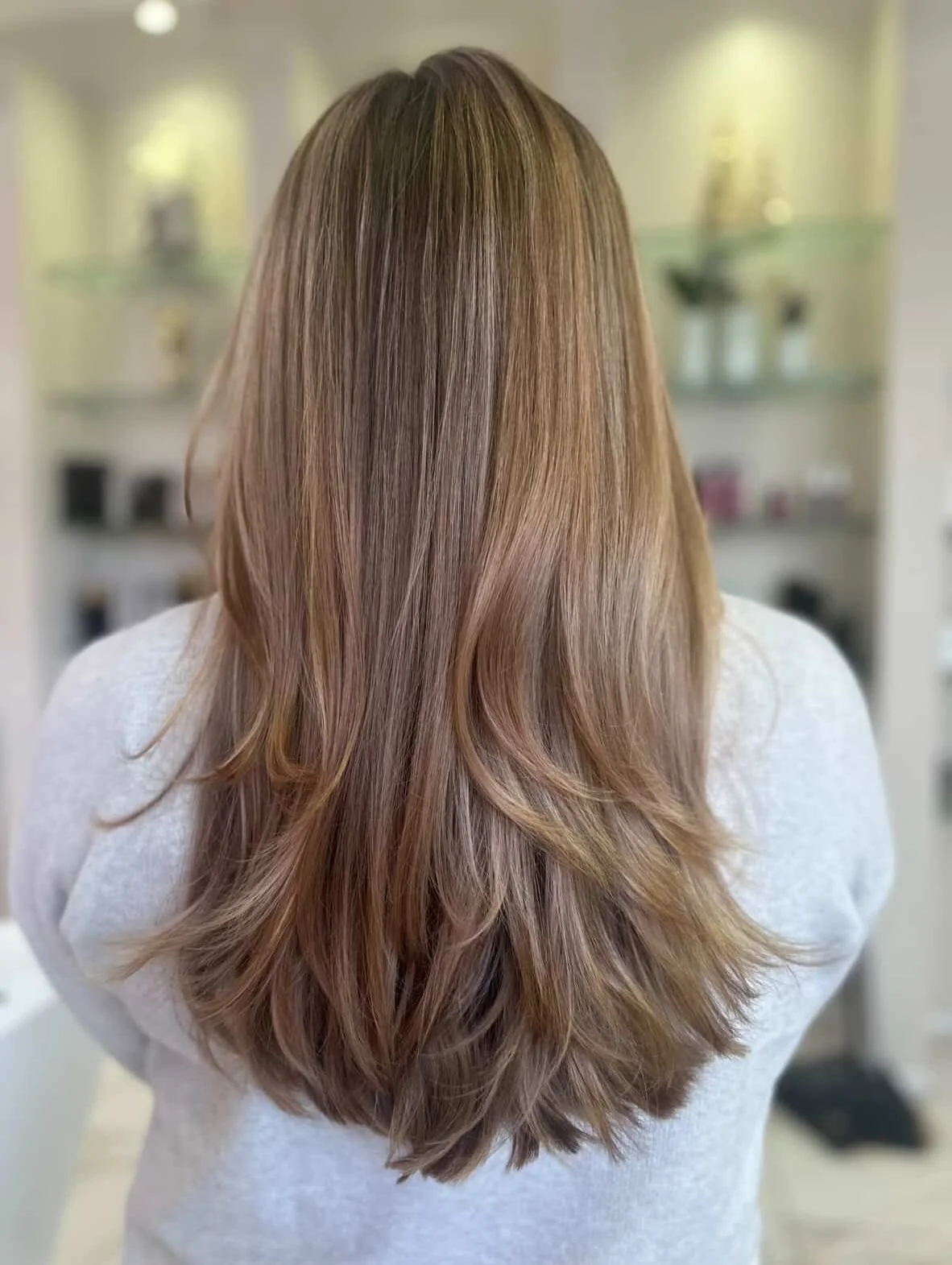 We love when Morgan comes to TCR &mdash; and we fear this might be her BEST color yet!!! 🤎✨

This stunning tone was created by #TCRArtist @linzmiller_tcr using the gorgeous L&rsquo;ANZA color line.

Ready for your dream transformation? Book your app