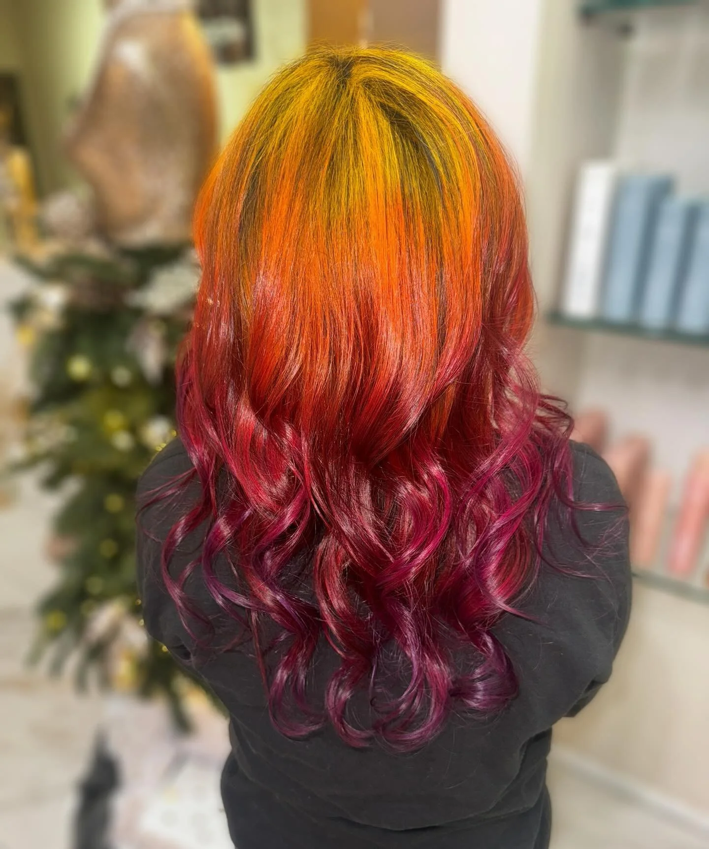 The WOOOOW factor is REAL 🤩🔥
This fashion color transformation unfolded right before our eyes &mdash; melting into the most gorgeous sunset-inspired finish.

We love when Jodi comes to TCR with her bold, creative visions. She and #TCRArtist Stephan