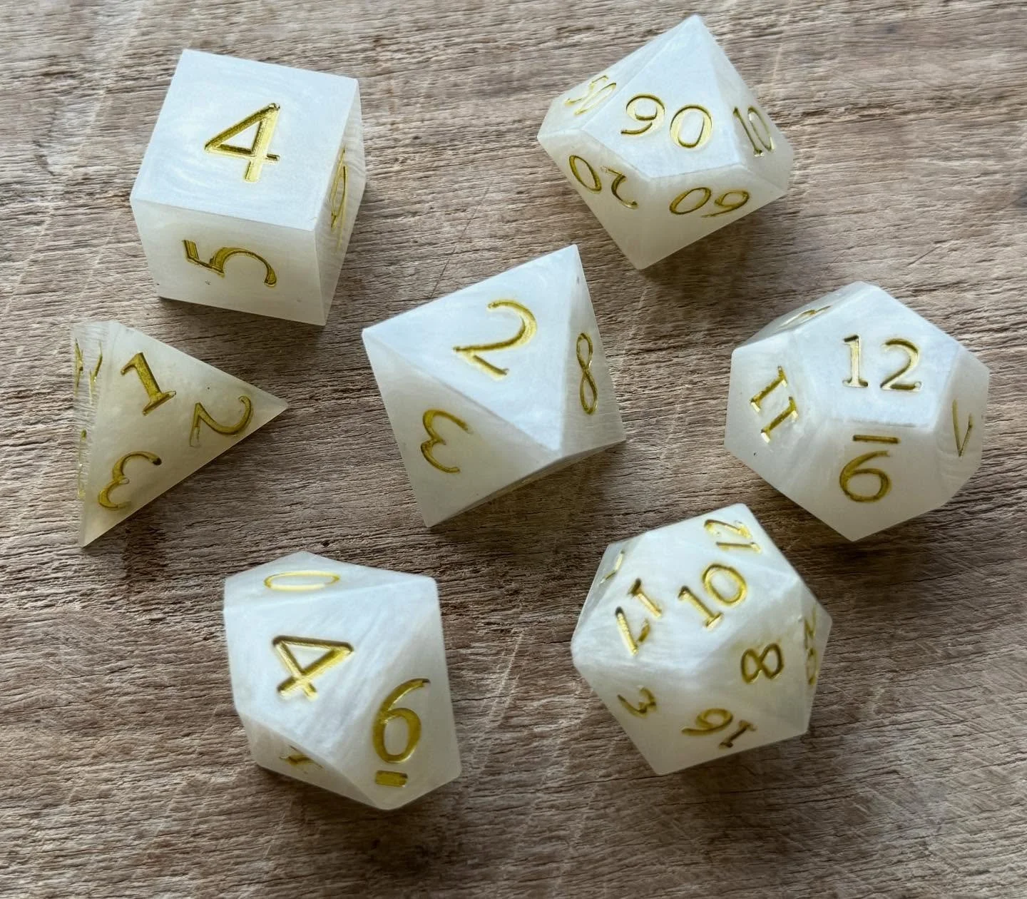 Wedding dress white 🤍💍

Simple but gorgeous mother of pearl set makes the perfect addition to a big day!! 💒

#weddingdice #pearldice #resindice #handmadedice #dnddice #dndwedding #ttrpgdice #dicegoblin #resinart #customdice #weddinggiftideas #brid