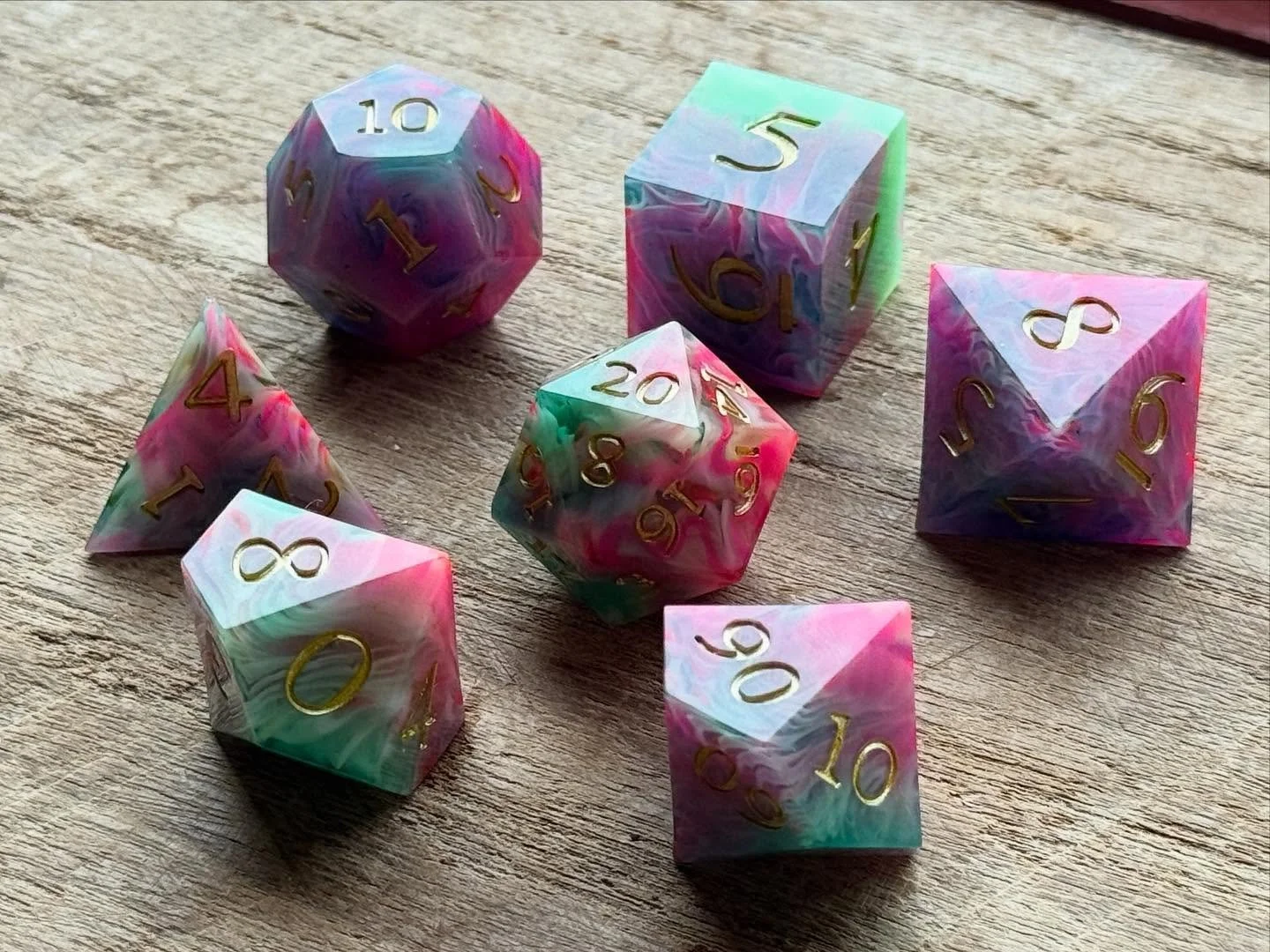 Dice that roll straight out of a hallucination~ 🌈🌀

Trippy 5 color split pour headed home to Boston this morning!
The D20 die in this set is probably one of my favorites I&rsquo;ve ever made. 🍄

#trippydice #resindice #handmadedice #rainbowdice #f