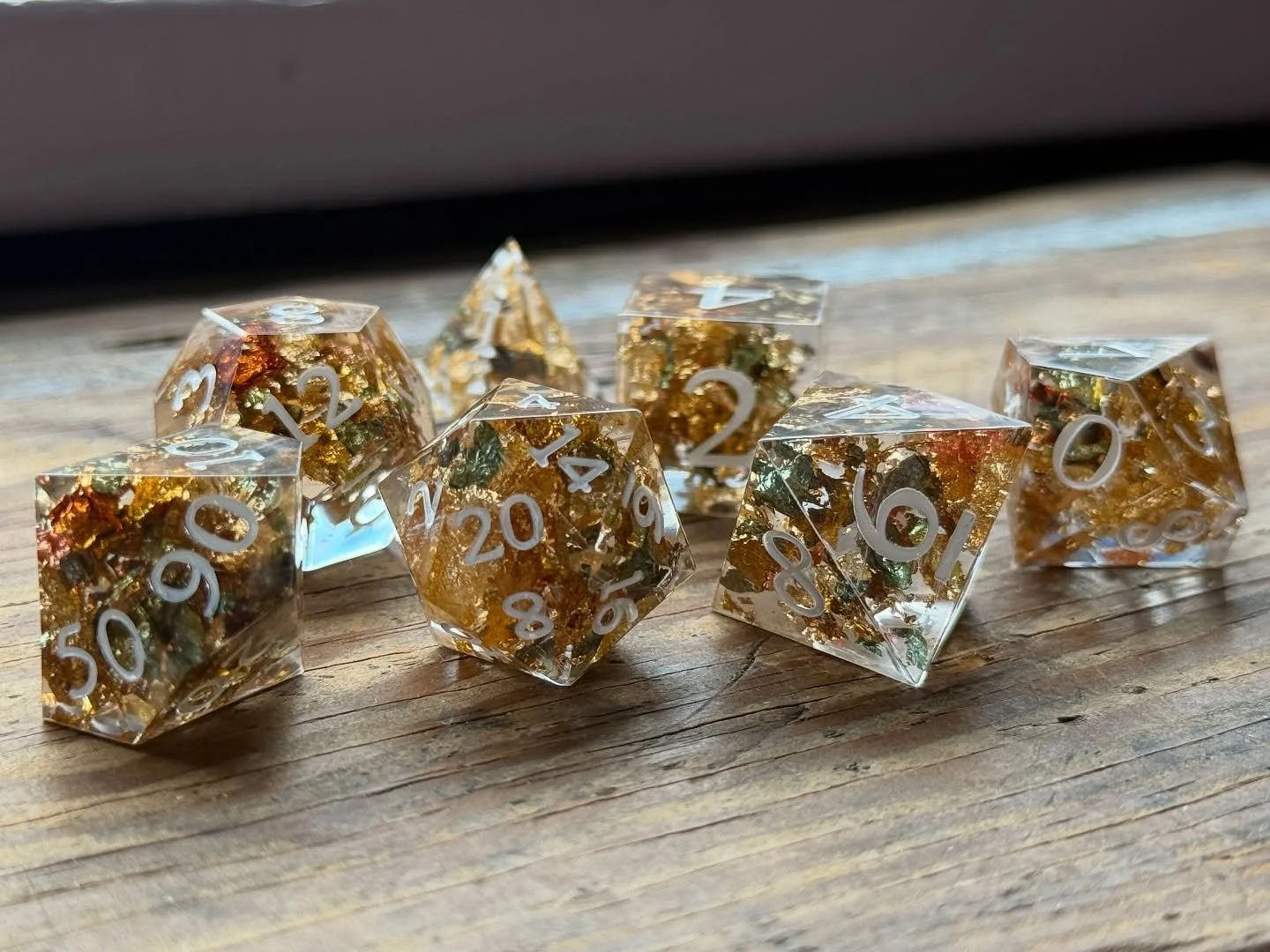 The weather in Tulsa has finally cooled down the last week or so- it&rsquo;s finally giving faaaaaallllll over here and so are these dice 🍂☕️

#GoldFlakeDice #LuxuryDice #ResinDice #HandmadeDice #DiceMaker #DiceGoblin #DiceAddict #DiceArt #DiceColle