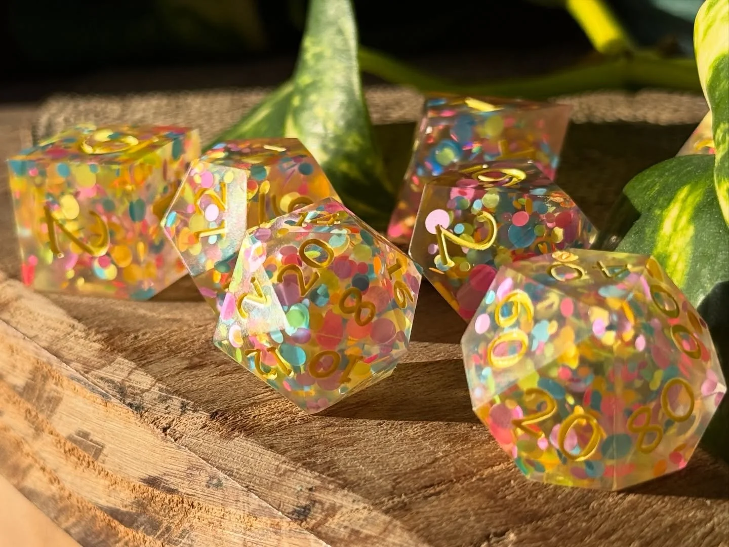 Polka dot party!!! 🎉

These guys are so playful and cute! Party dice with no invitation required. 🎊

#handmadedice #resindice #confettidice #dicemaker #dnddice