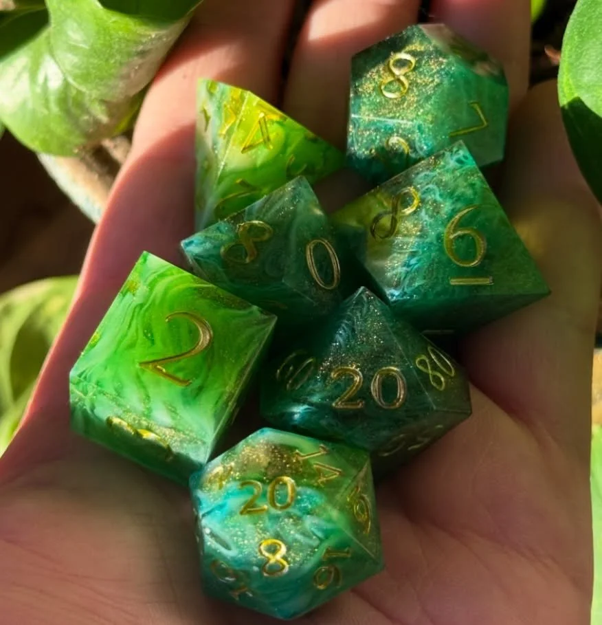 First set back in the lab after @affairoftheheartshows this weekend!! Pretty blue, green, gold and red swirls make this D20 look like its own little planet with river systems. 🌎 

Excited to get back to werk! I&rsquo;m taking a small break from larg
