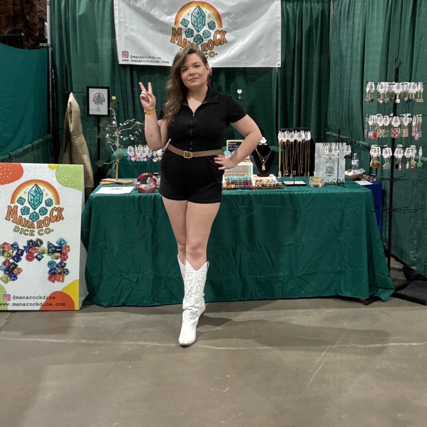 Had so much fun at @affairoftheheartshows in Tulsa this weekend! Thank you so much to all the new faces who said hi this weekend and picked up a new set of dice! Excited to see you all again next year with more dice and a year&rsquo;s worth of progre