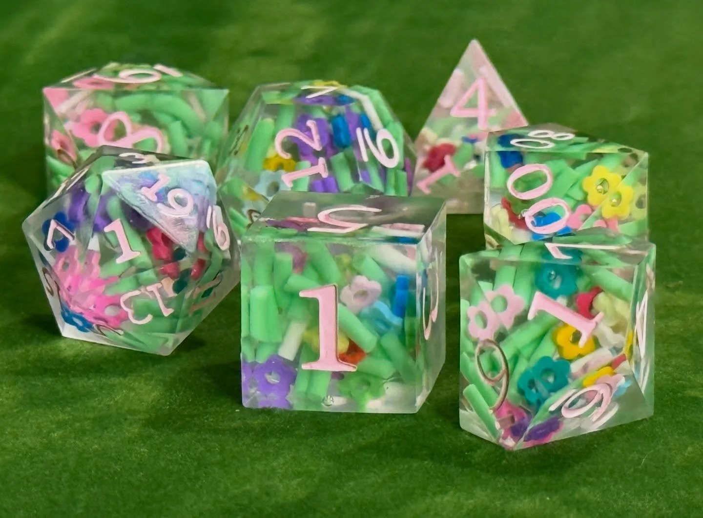 A tiny garden in your palm. 🌼
You deserve to have the cutest dice at the table!! ✨

#resindice #handmadetabletop #dnddice #customdice 
#dicemaking