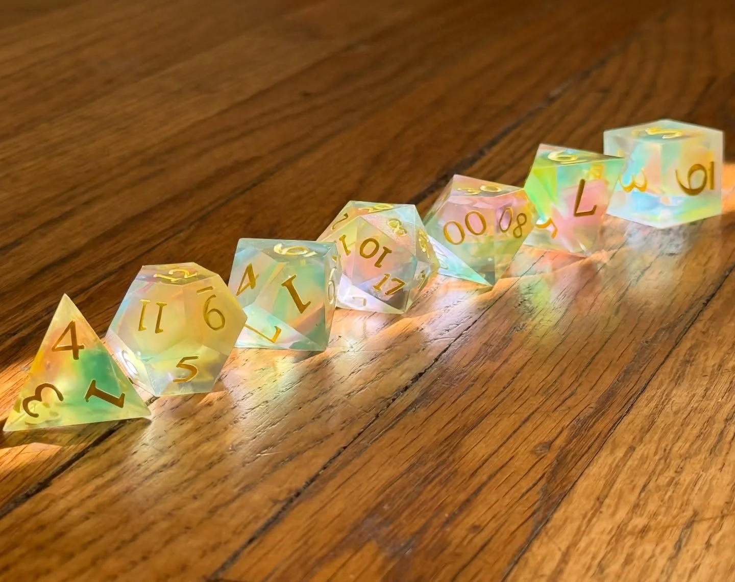 Stained glass dice + a perfect strip of light = pure magic. ✨

#dicemaker #handmadedice #resindice #dnddice #ttrpgdice