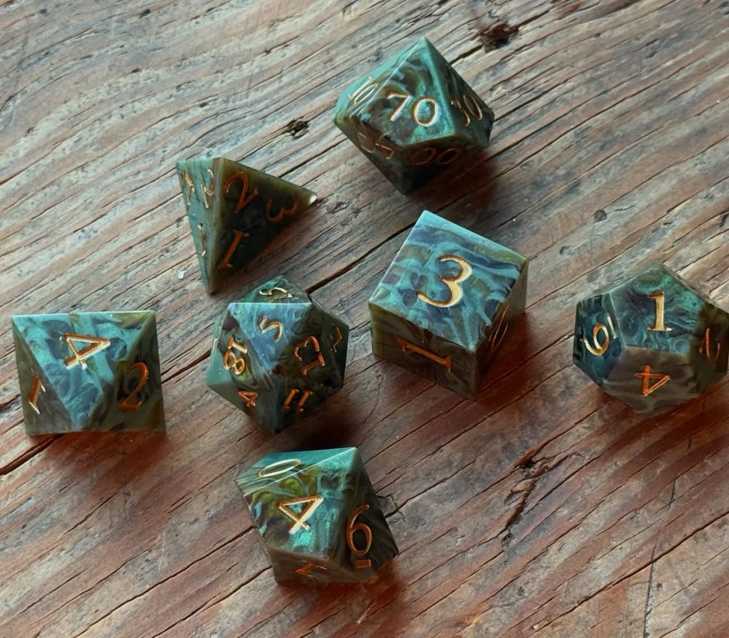 Hidden in plain sight~ 🎯

This sick camo set + 9 more totally unique dice sets drop on manarockdice.com tomorrow at 11AM CST! ⚔️

#resindice #handmadedice #dicemaker #criticalrole #dnddice