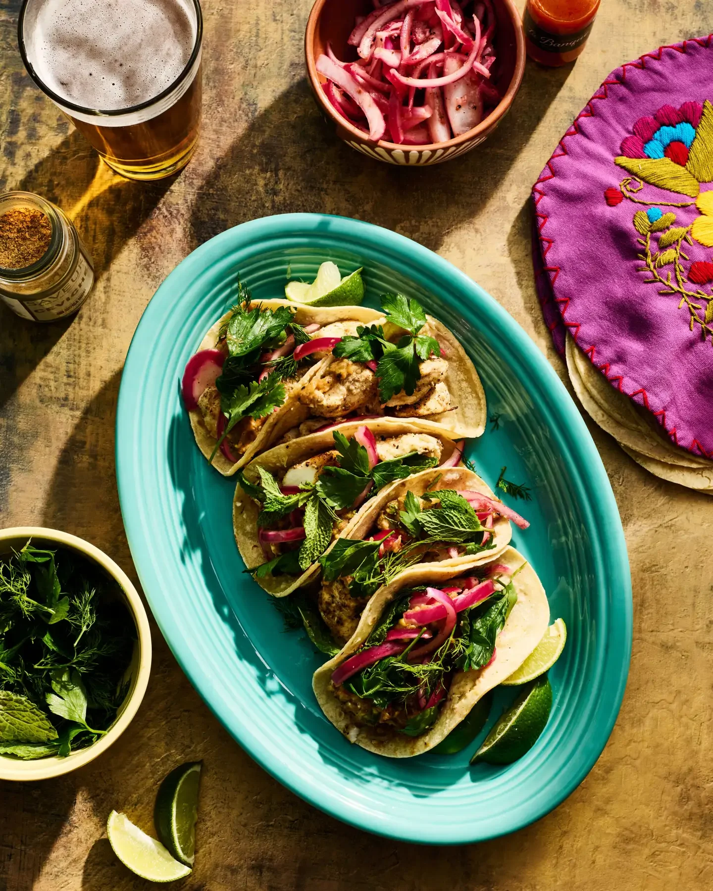 Photo-Murray-Hall-Food-Stylist-Pearl-Jones_241024-saveur-murrayhall-10-BurlapBarrel-Fish-Tacos-022-scaled.webp