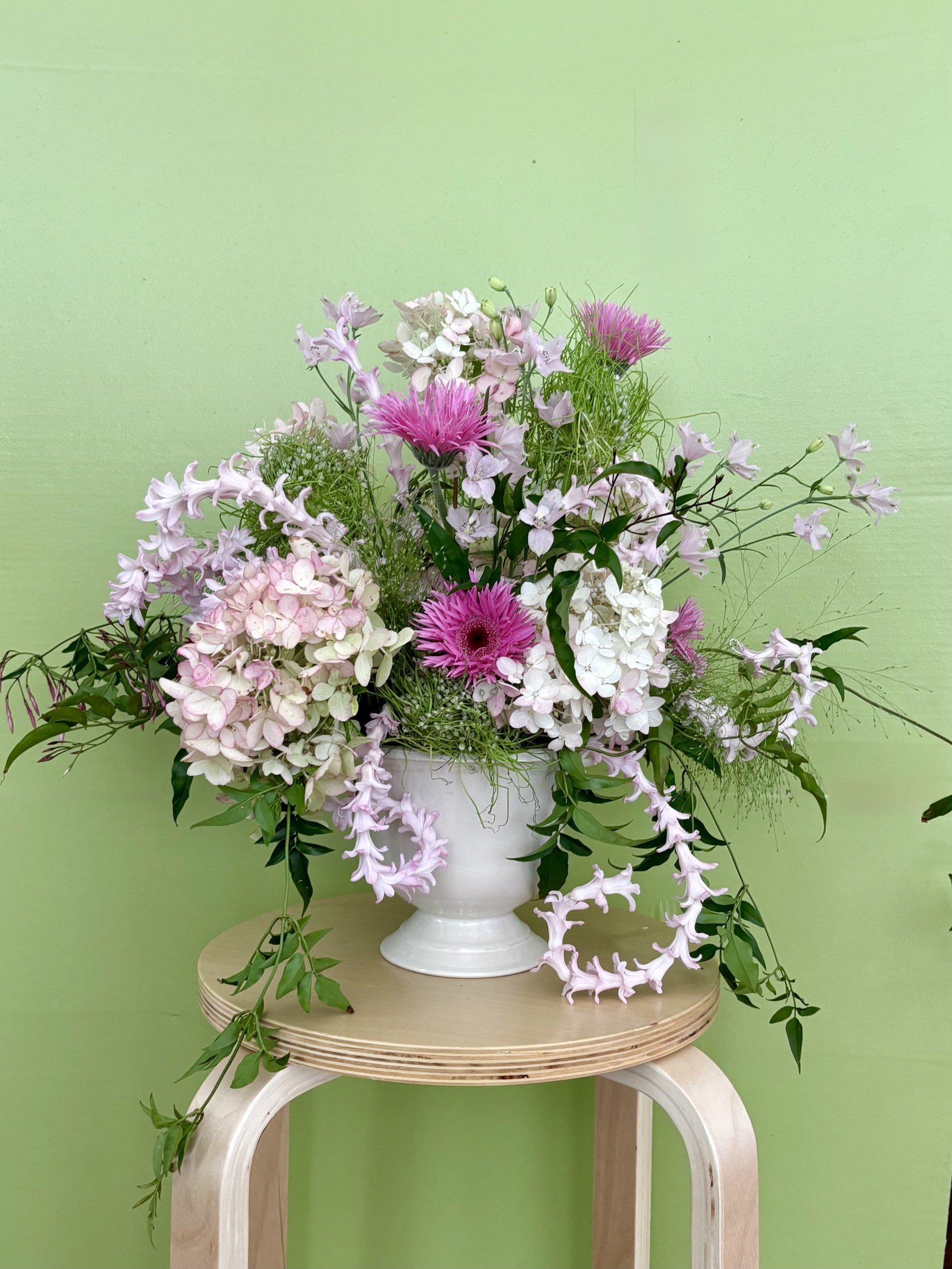 16-arrangement-pink-green-wall.jpg