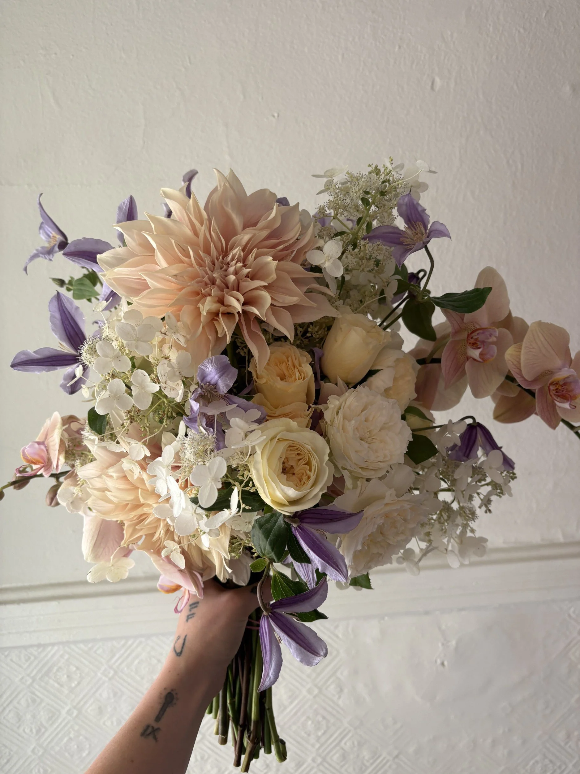 32-bouquet-peach-dahlia.jpg