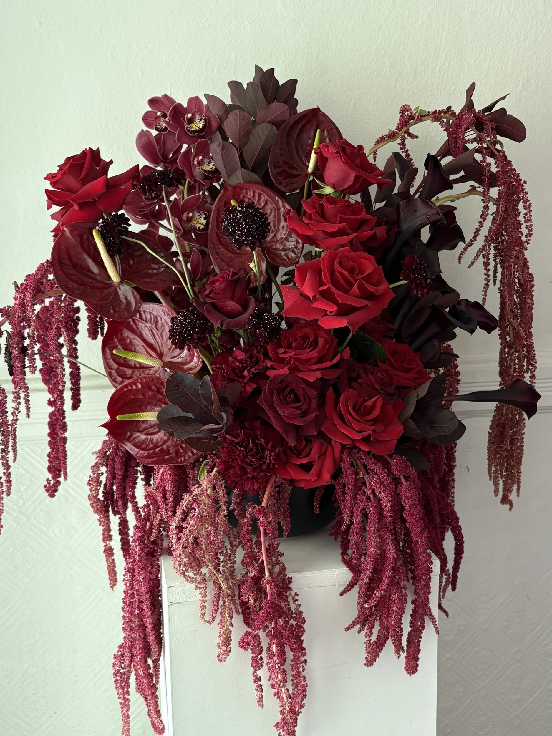 01-arrangement-red-roses.jpg