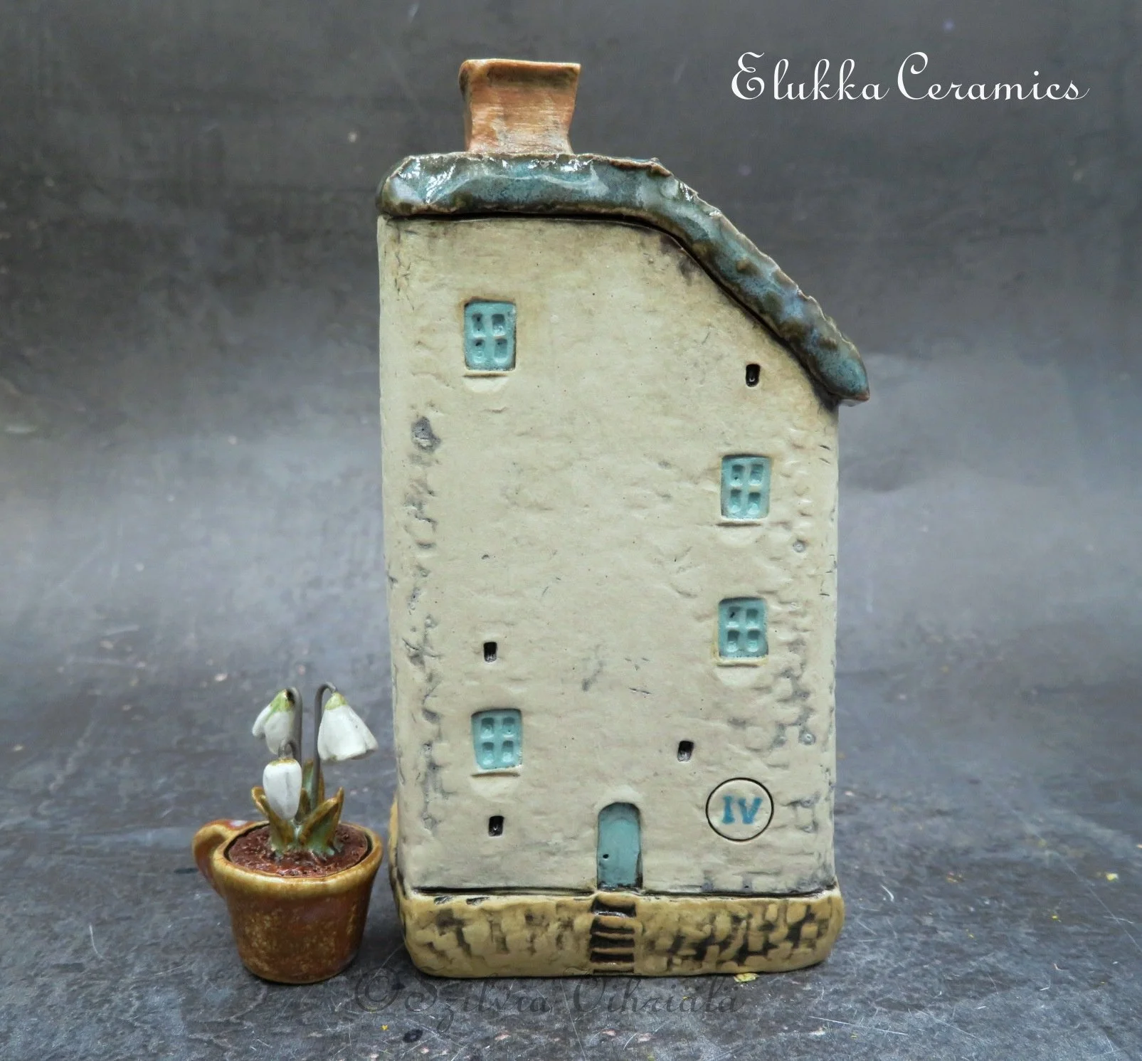 "Medieval" Town House Vase...Glossy Pine Green Roof