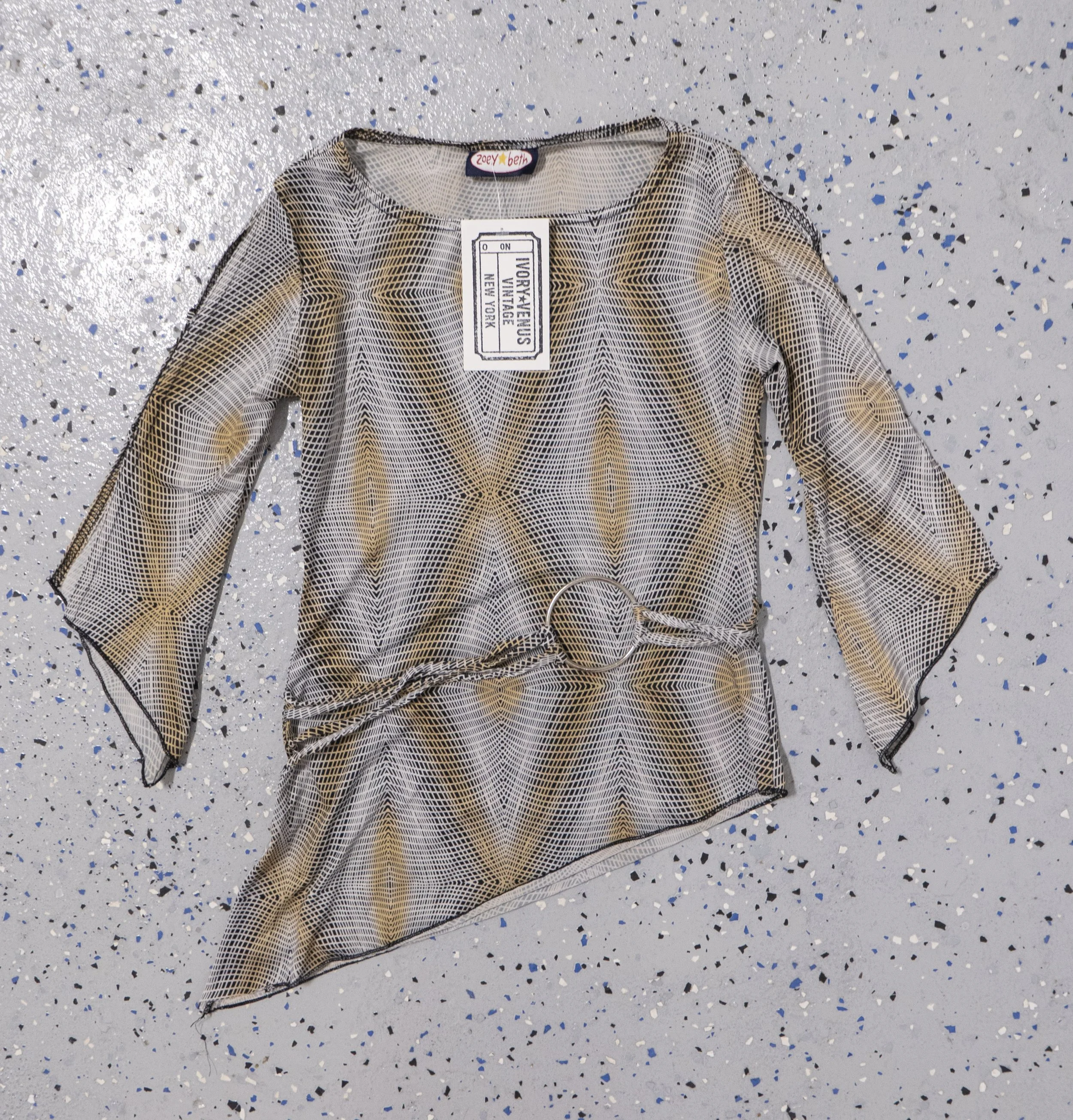 Asymmetrical mesh top