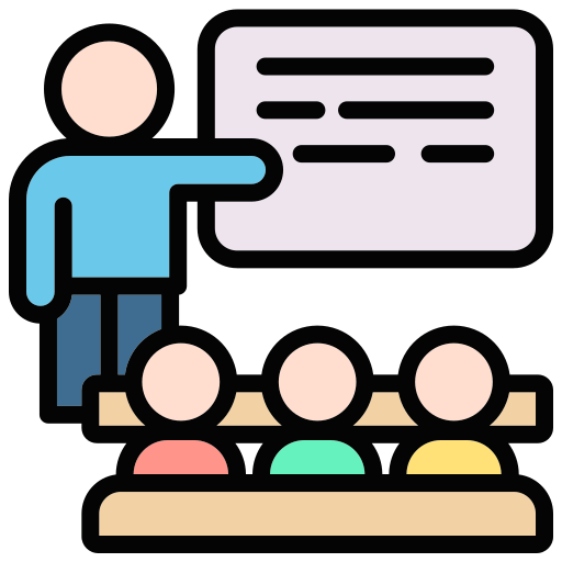 Una persona da una presentación frente a una audiencia en una sala, con un cuadro de diálogo o presentación en una pantalla detrás.