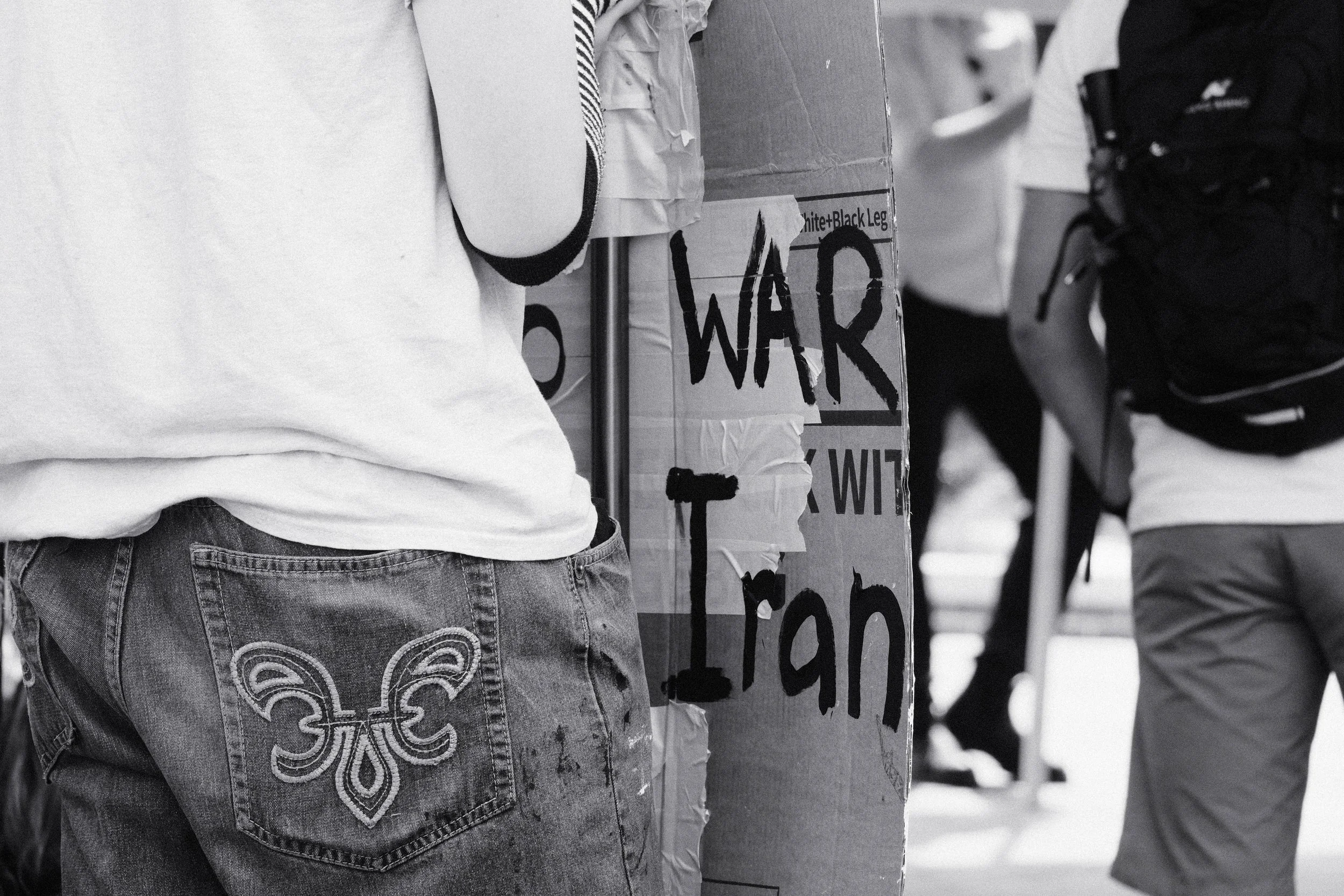A protester in Richmond with an anti-war sign.