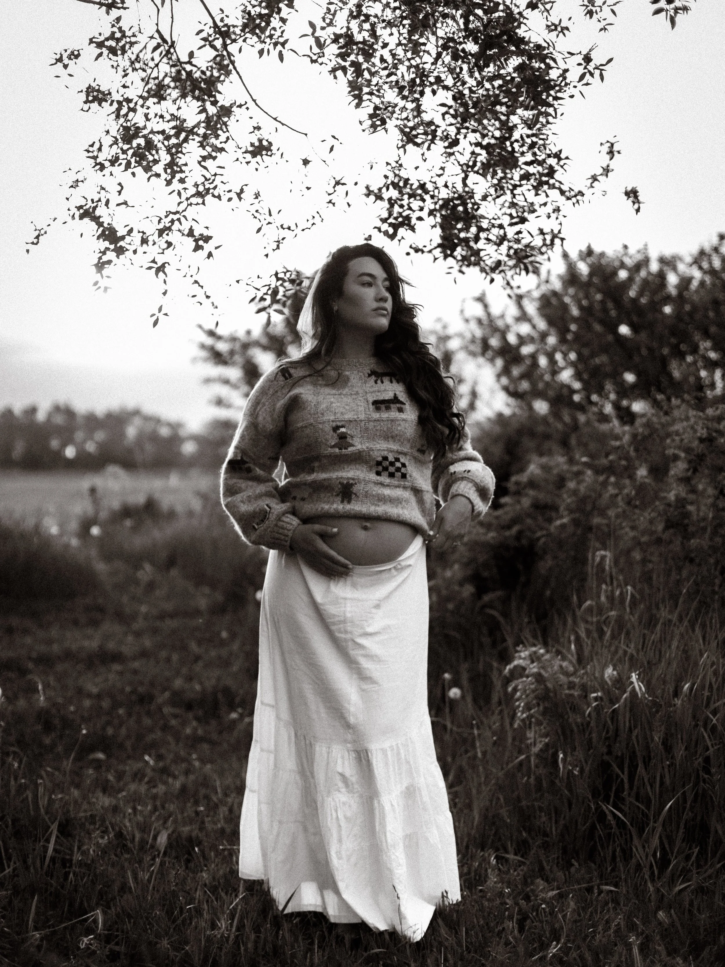 What an honor to witness and capture Shelby&rsquo;s journey to motherhood, what an honor to be her friend 💕 this is part one of Shelby&rsquo;s maternity session on her &amp; her husband Luke&rsquo;s property and to say she&rsquo;s glowing would be a