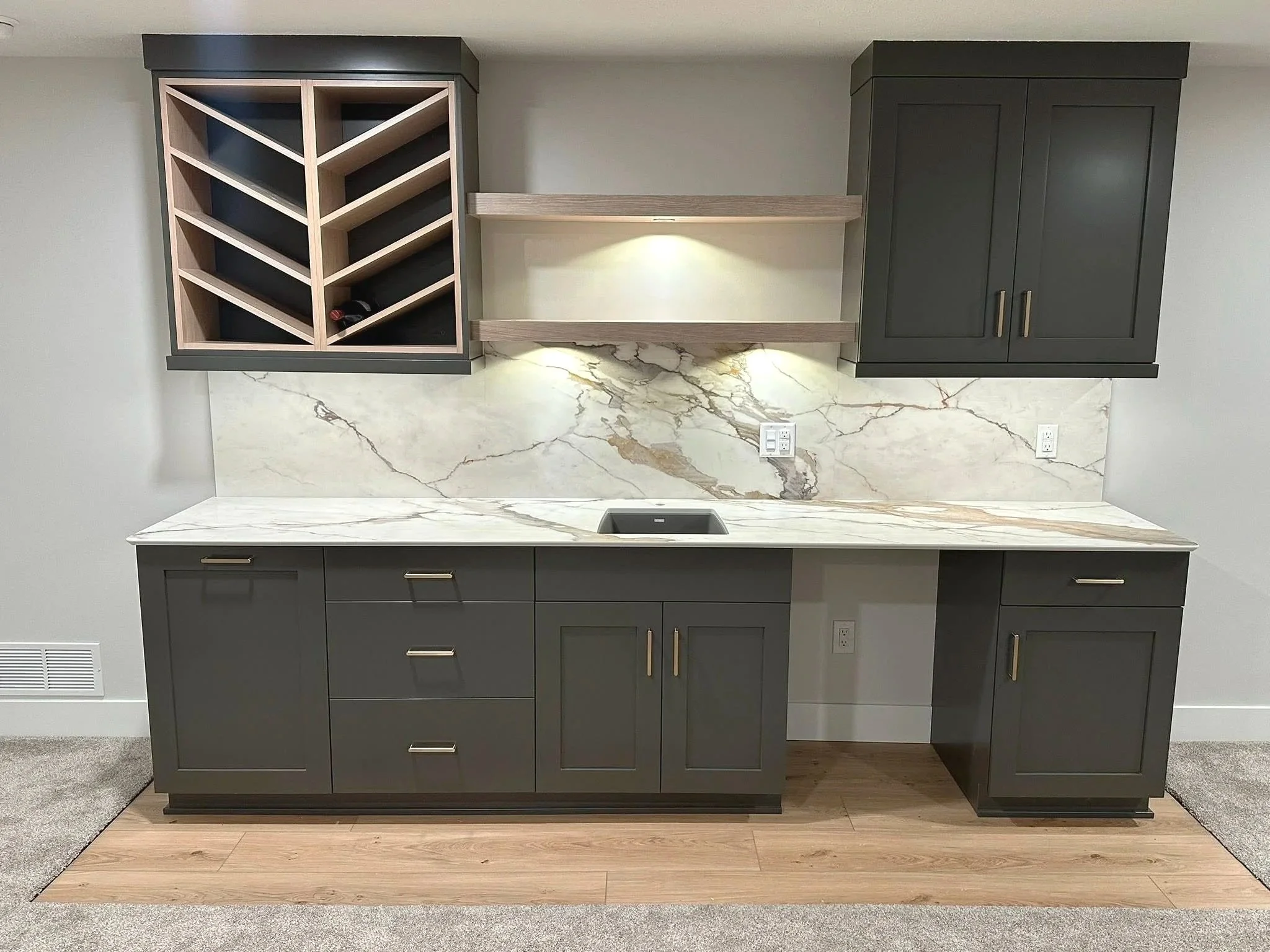 Renovisions Basements Omaha Elkhorn Wetbar.jpg