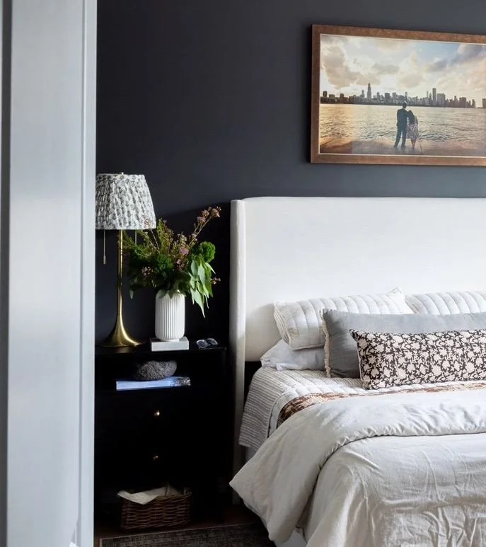 Fall looks so good on you, Chicago - The air&rsquo;s crisp, the light&rsquo;s golden, and every room suddenly feels a little cozier (and cooler).⁠
I&rsquo;ve officially swapped crisp light linens for cozy throws, dimmed the lights, and pulled out my 