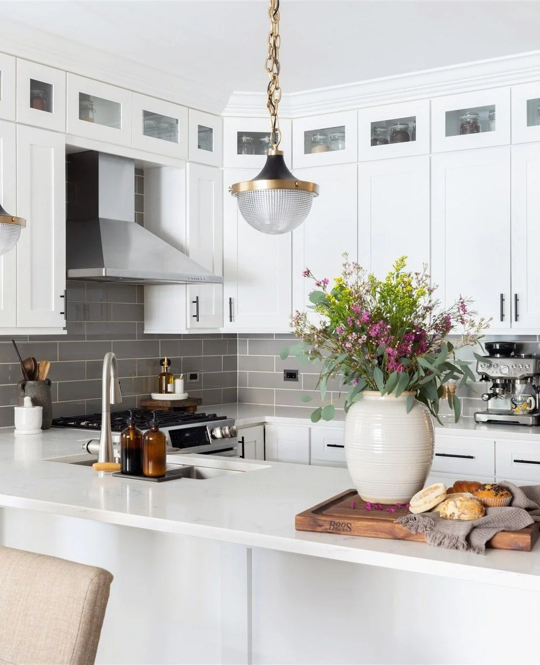 The November newsletter is officially out! If you&rsquo;re not on the list yet&hellip; what are you waiting for?⁠
⁠
This month&rsquo;s all about holiday hosting done right - from creating cozy guest spaces to prepping those little details that make e