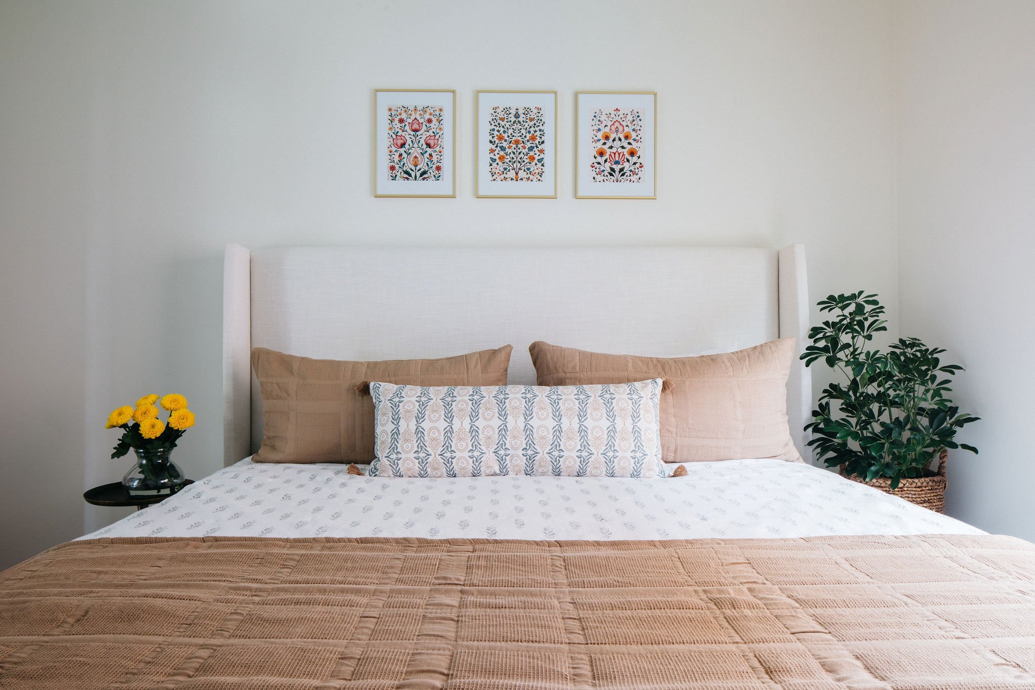 🎶 Easy like Sunday morning 🎶
.
.
.
#chicagointeriors #bedroominspo #interiordesign #bedroomstyling #studiosoniainteriors #chicagodesigncommunity
chicago interior design, bedroom styling tips, luxury interiors