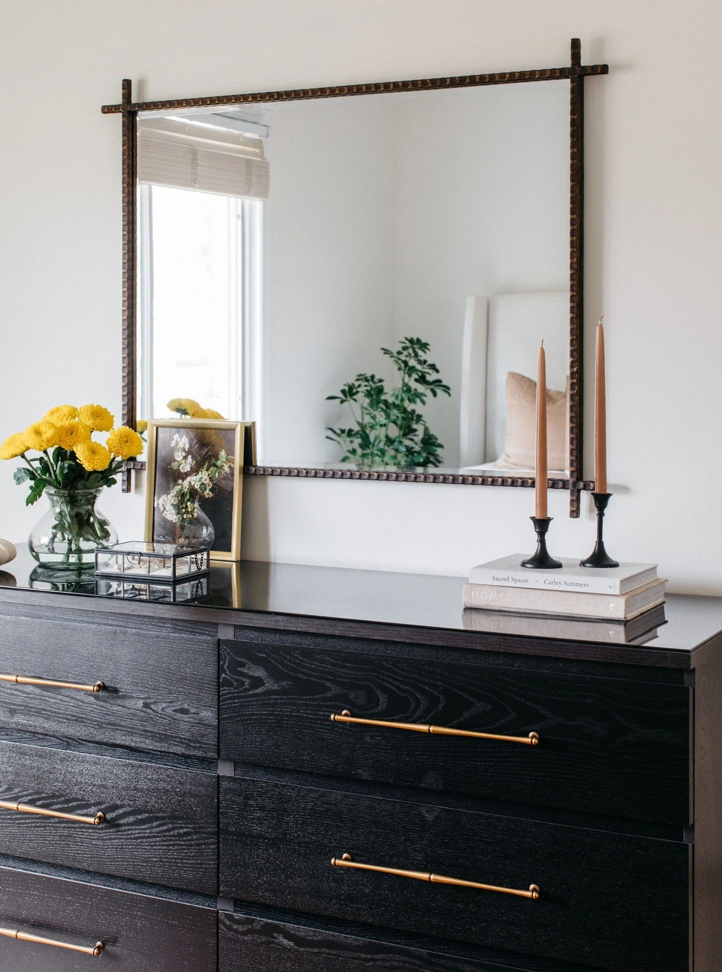 Simple styling for real living.

Not the kind you&rsquo;re scared to touch or feel like you have to reset every five minutes. Just a few thoughtful pieces that work together and leave room for everyday life to happen around them.

No overthinking. No