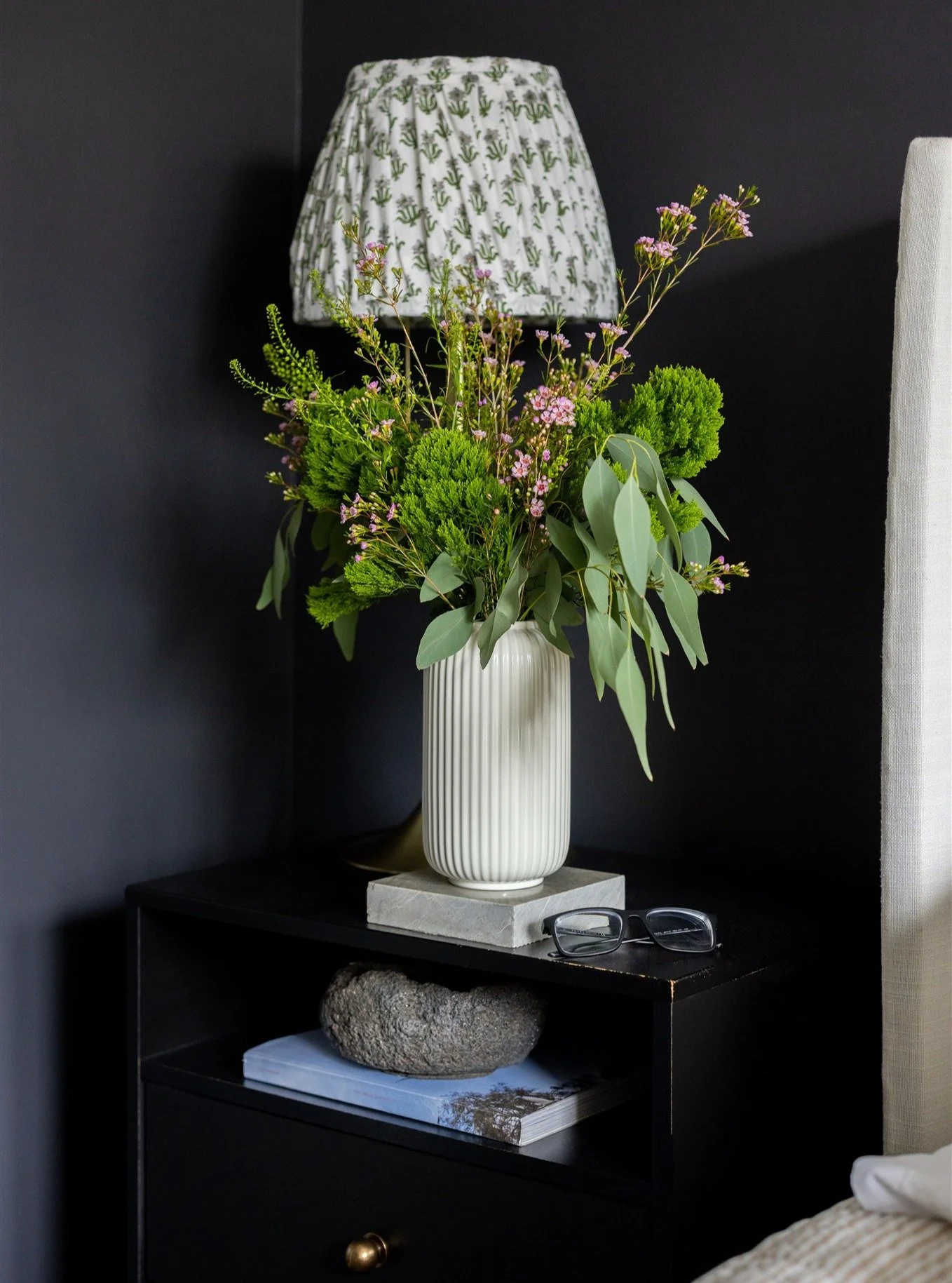 And just like that, it&rsquo;s a new year.
⁠
More warmth.⁠
More intention.⁠
More personality.⁠
⁠
2026 is the year of creating spaces that are elevated, organic and soulful ✨️
.
.
.
#chicagointeriors #studiosoniainteriors #chicagodesigncommunity 
chic