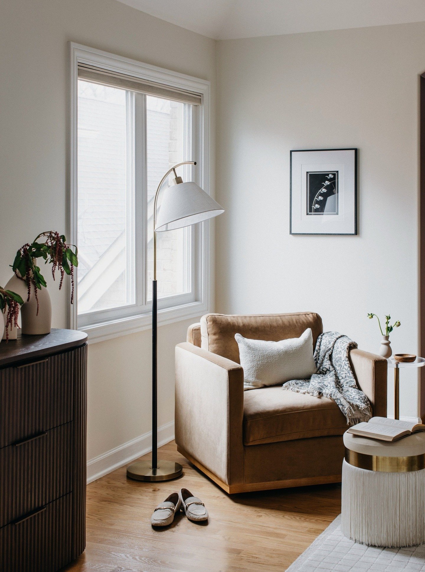 Quiet online &ne; quiet in real life 😵&zwj;💫

New clients getting onboarded, projects in the works, new trade vendors on my radar. Lotssss happening behind the scenes.

Running a design business is no joke, people. There's always something to sourc